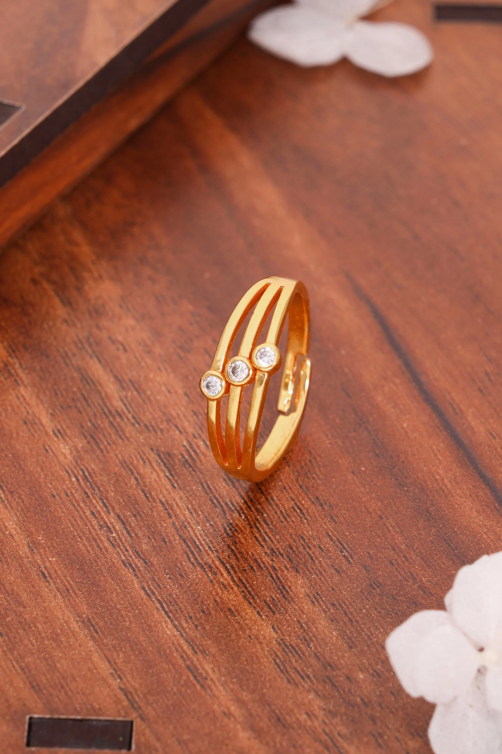 Modern Gold Ring - Image 5