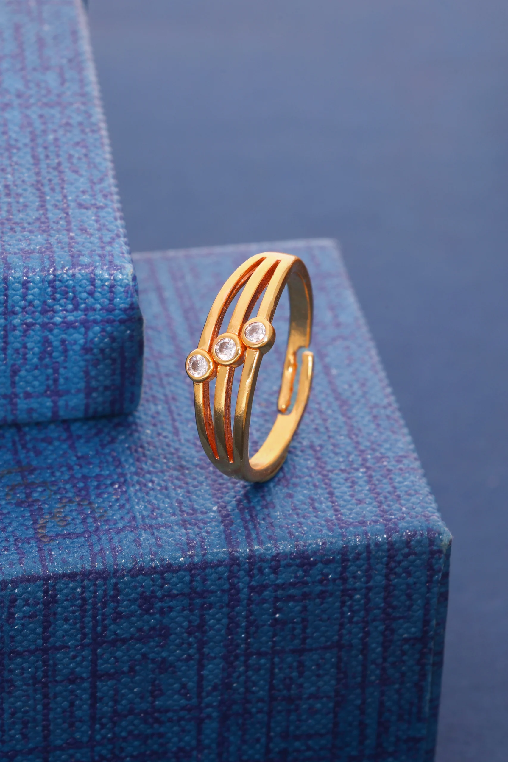 Modern Gold Ring - Image 6