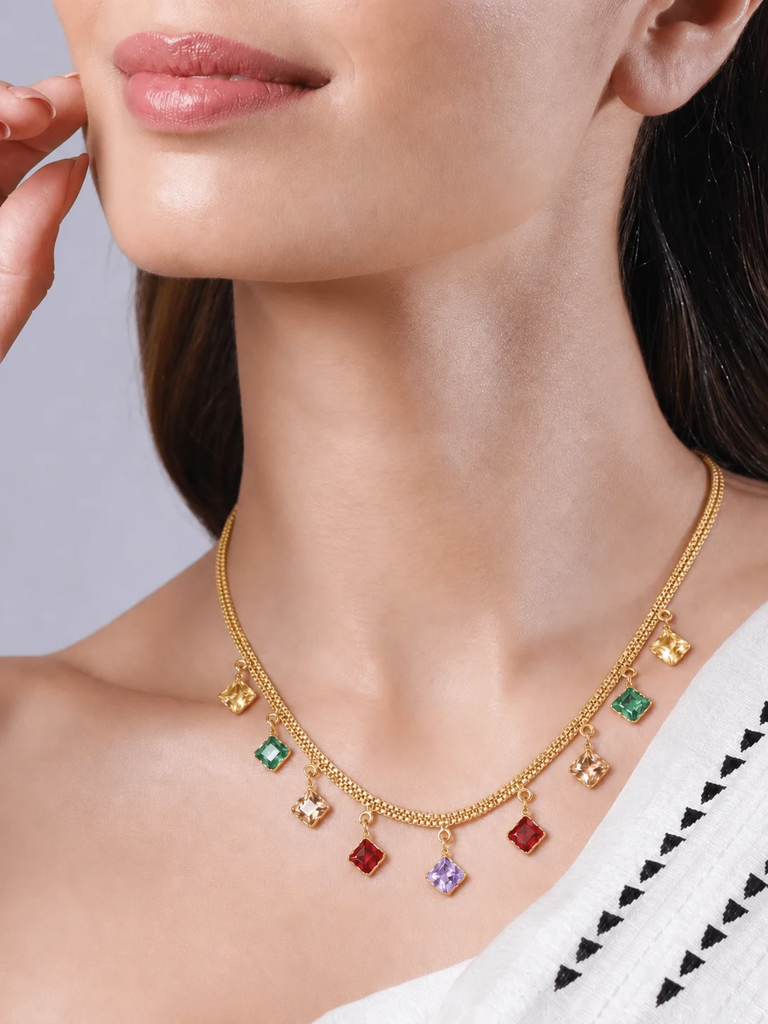 Elegant Gold Necklace - Image 2