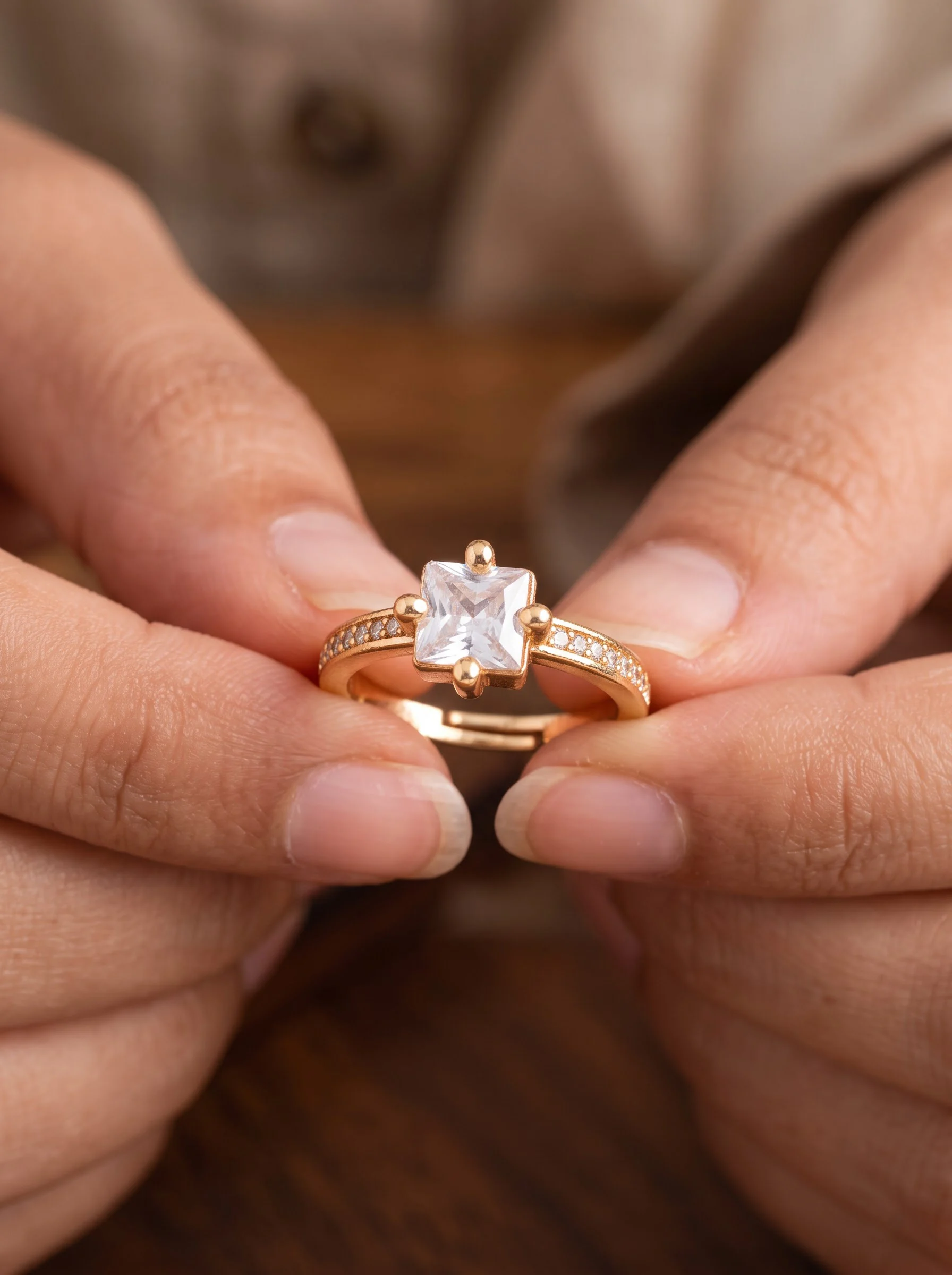 Elegant Gold Ring - Image 7