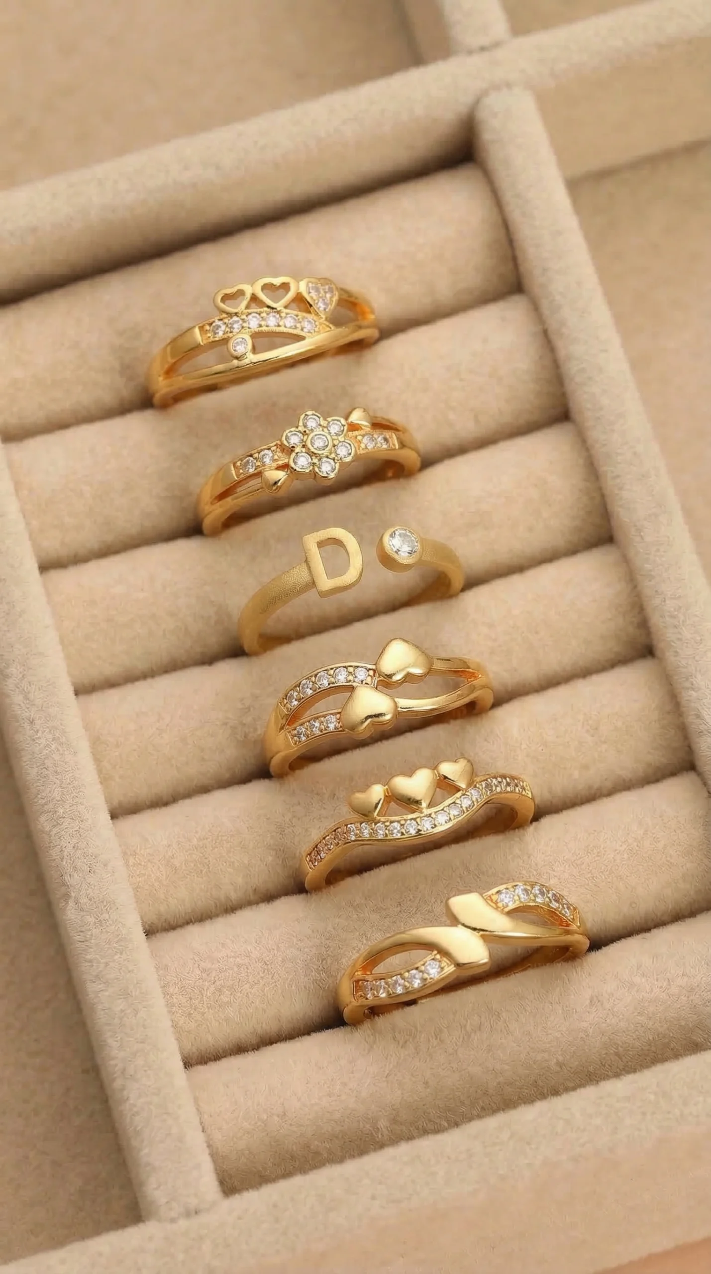 Heart Design Gold Ring - Image 3