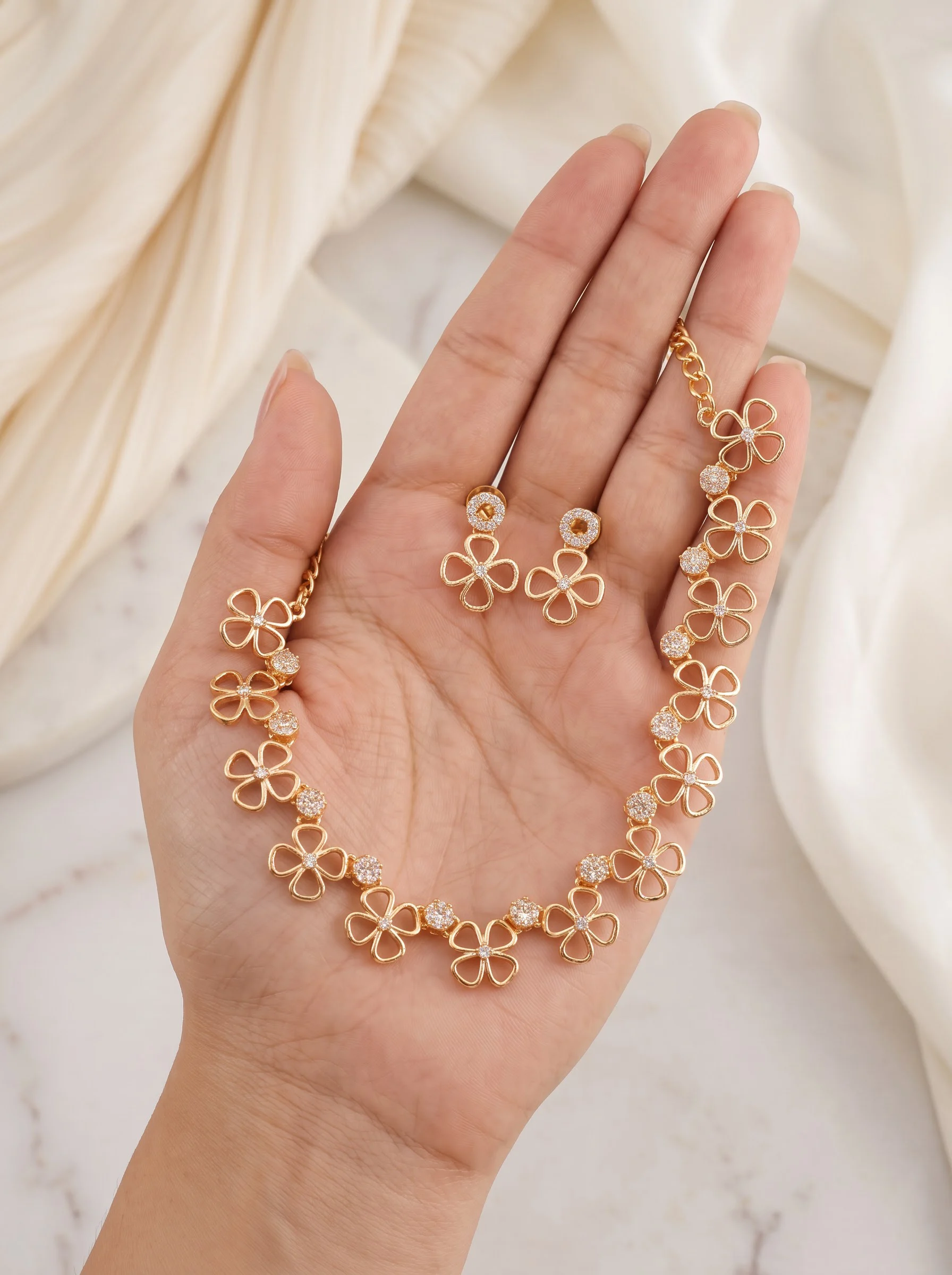 Traditional Gold Necklace Set - Image 2