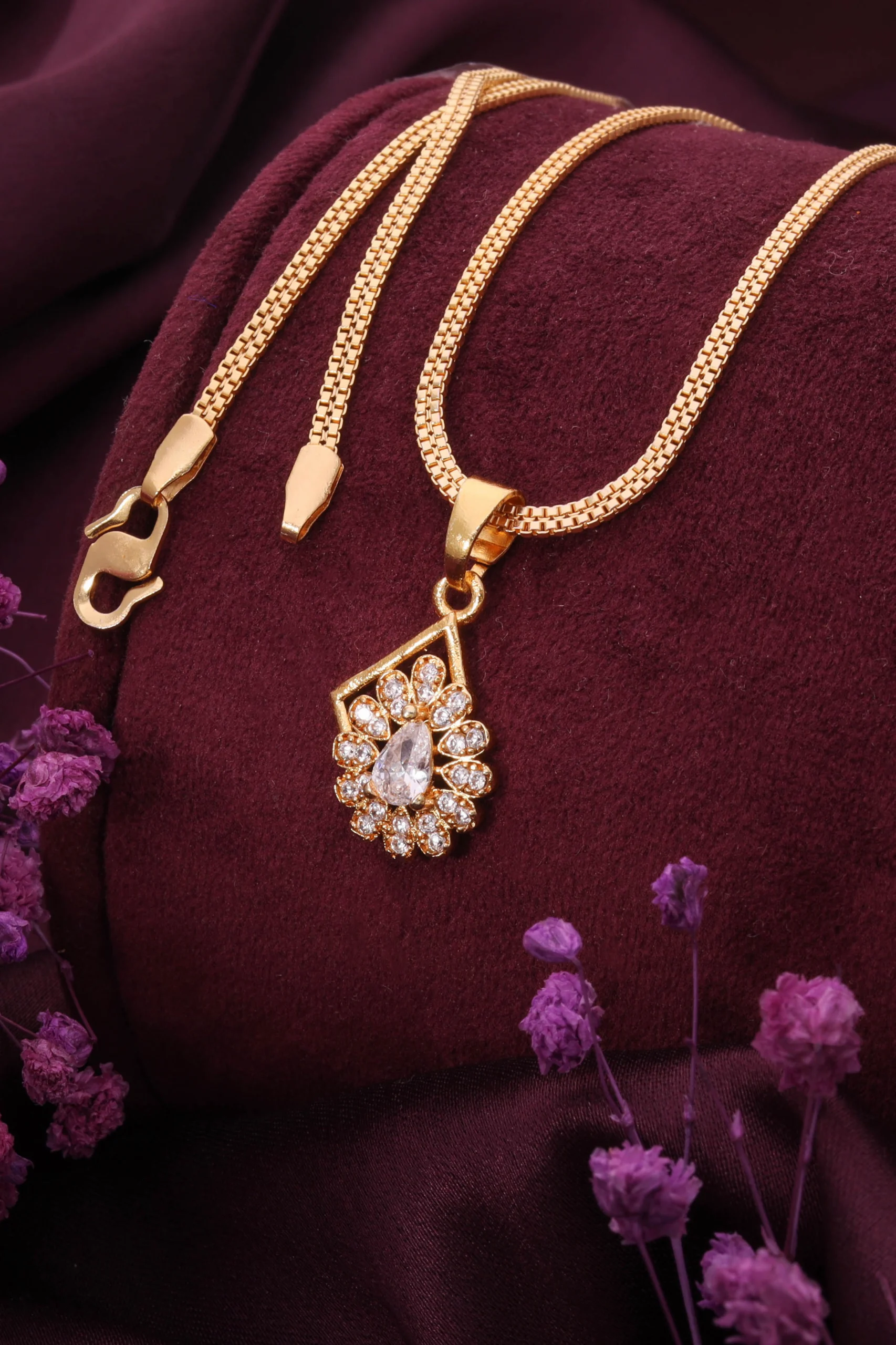 Elegant Gold Chain Pendant - Image 5