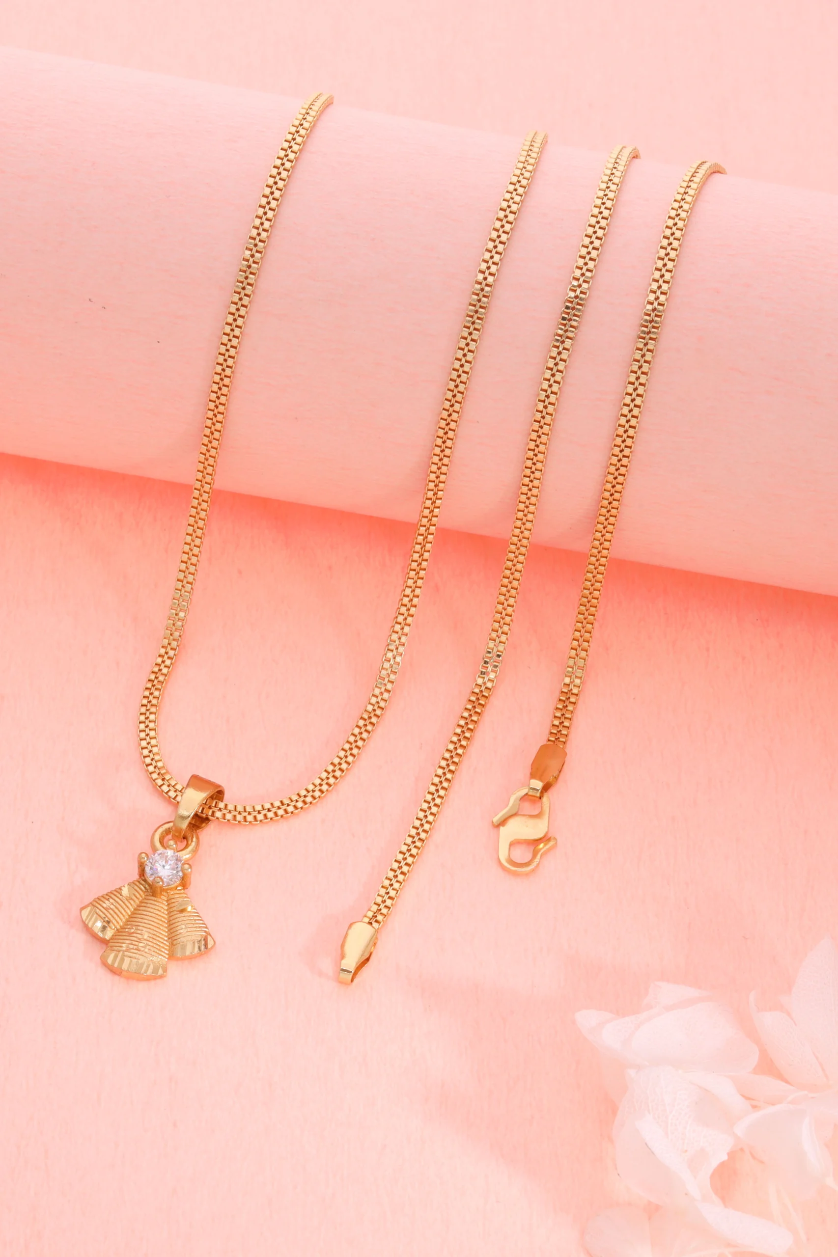 Royal Gold Pendant Chain - Image 2