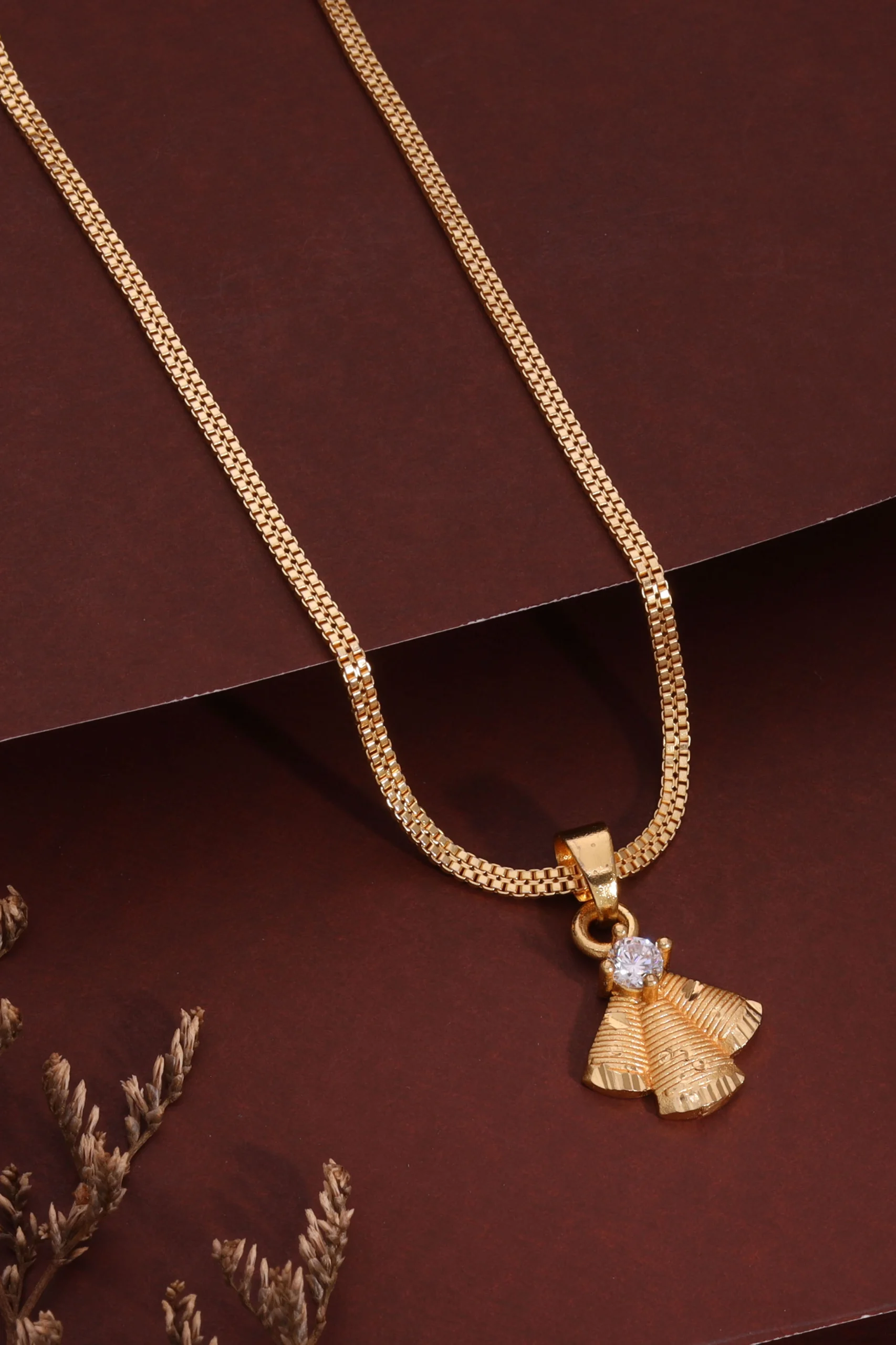 Royal Gold Pendant Chain - Image 3