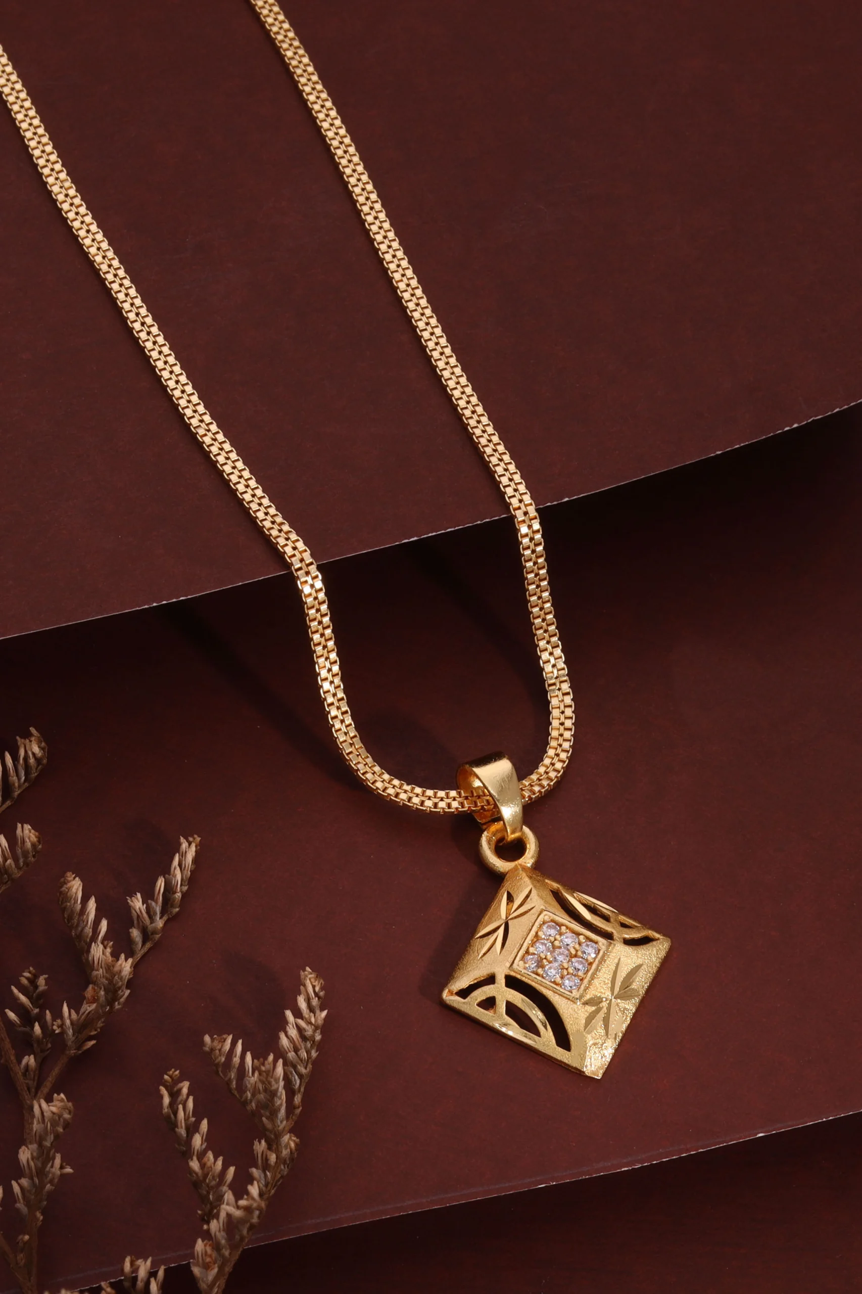 Timeless Gold Chain Pendant - Image 3