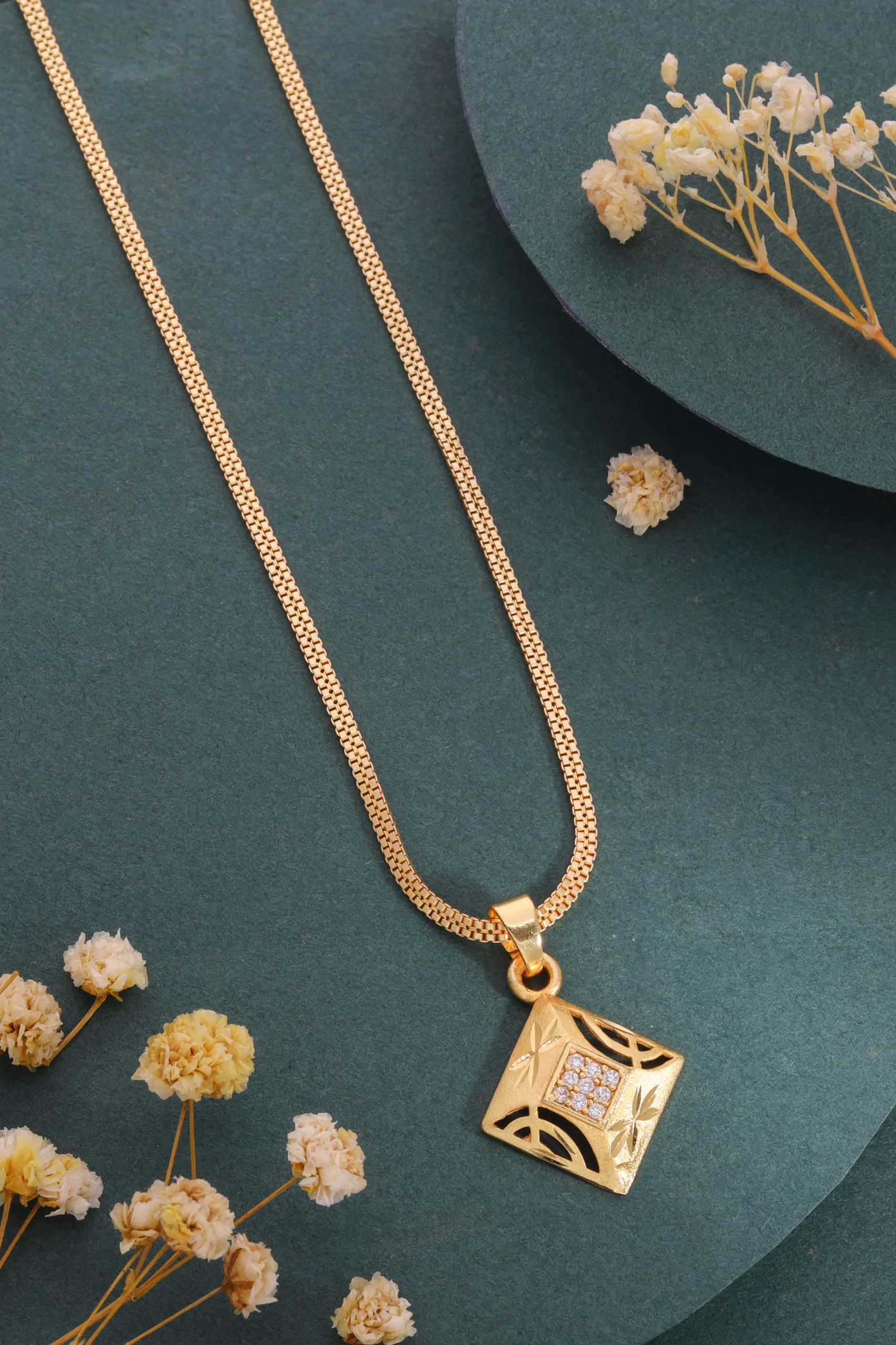 Timeless Gold Chain Pendant - Image 4