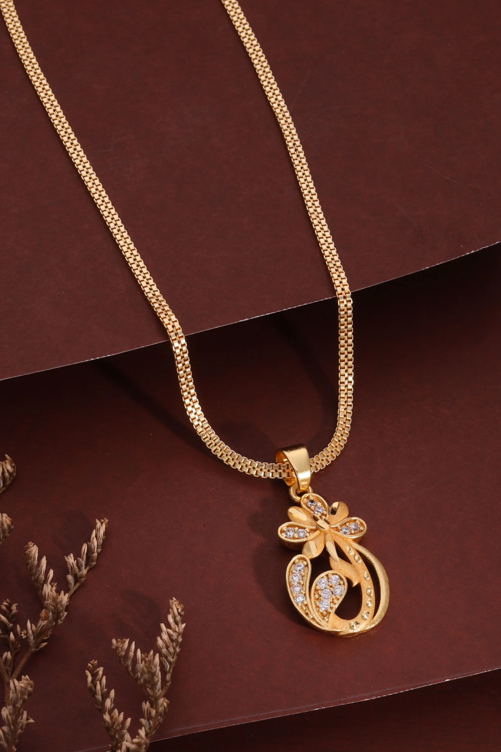 Modern Gold Pendant Chain - Image 3