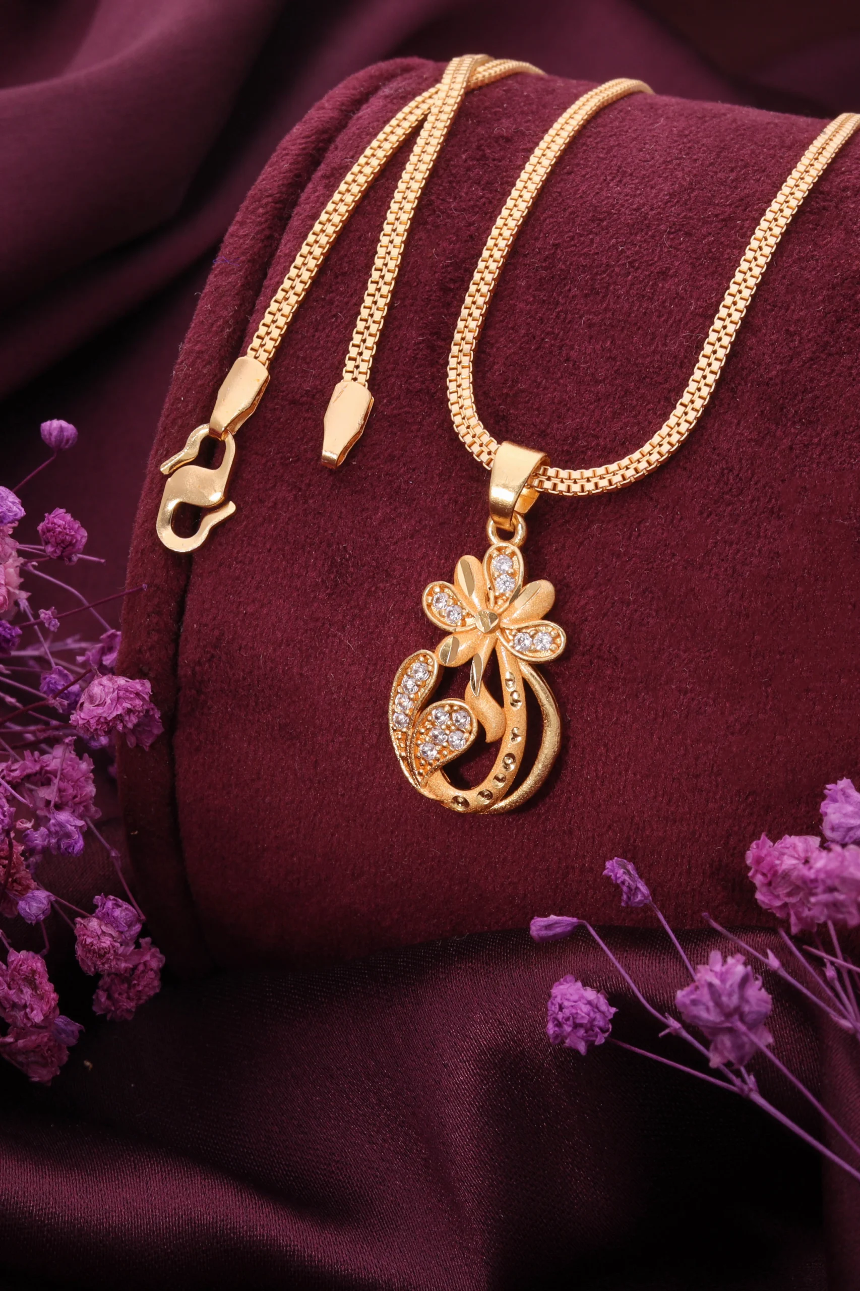 Modern Gold Pendant Chain