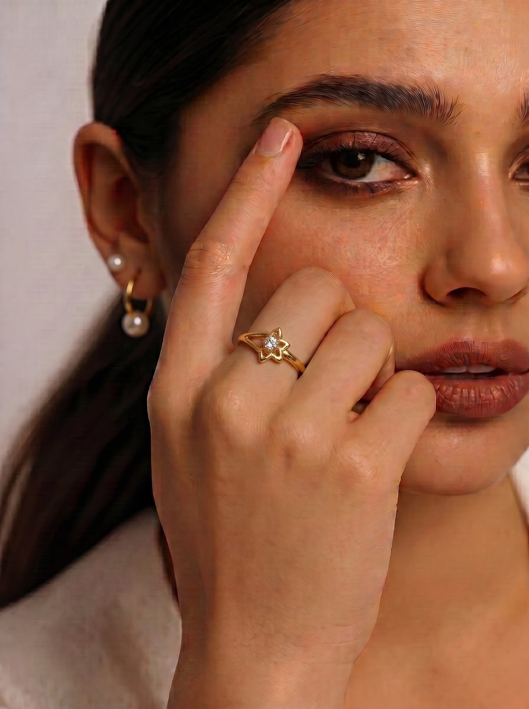 Sleek Gold Ring - Image 3