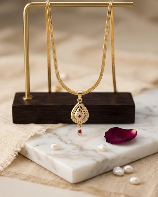 Stylish Gold Pendant Chain