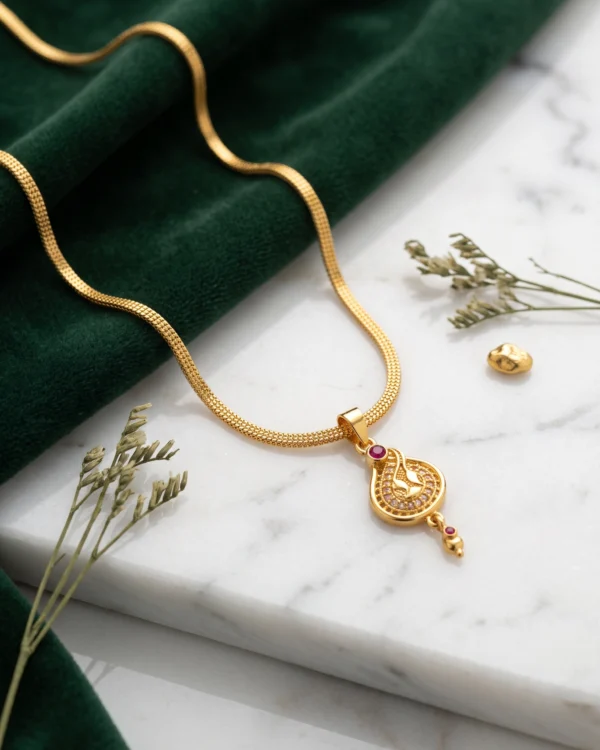 Elegant Gold Pendant Chain