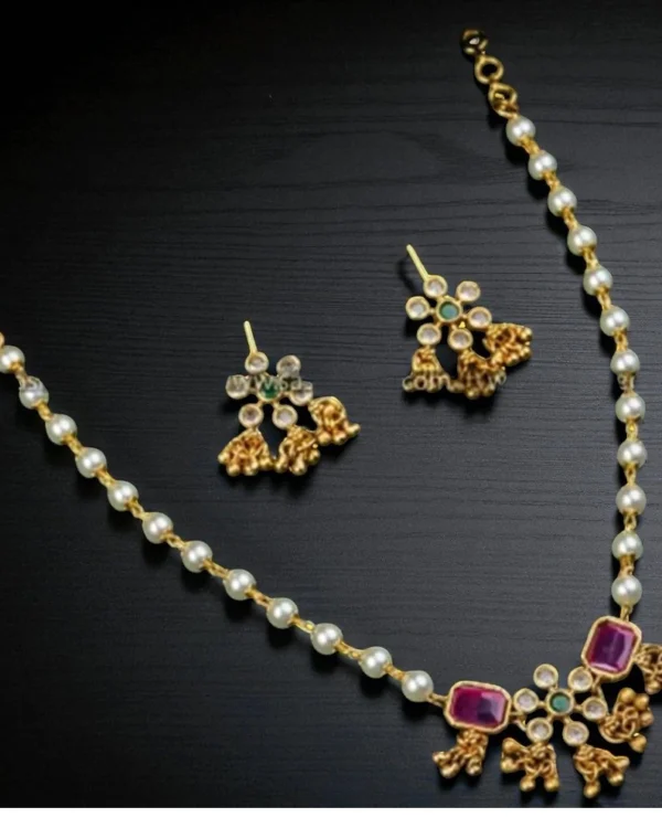 Elegant Gold Jewellery Set