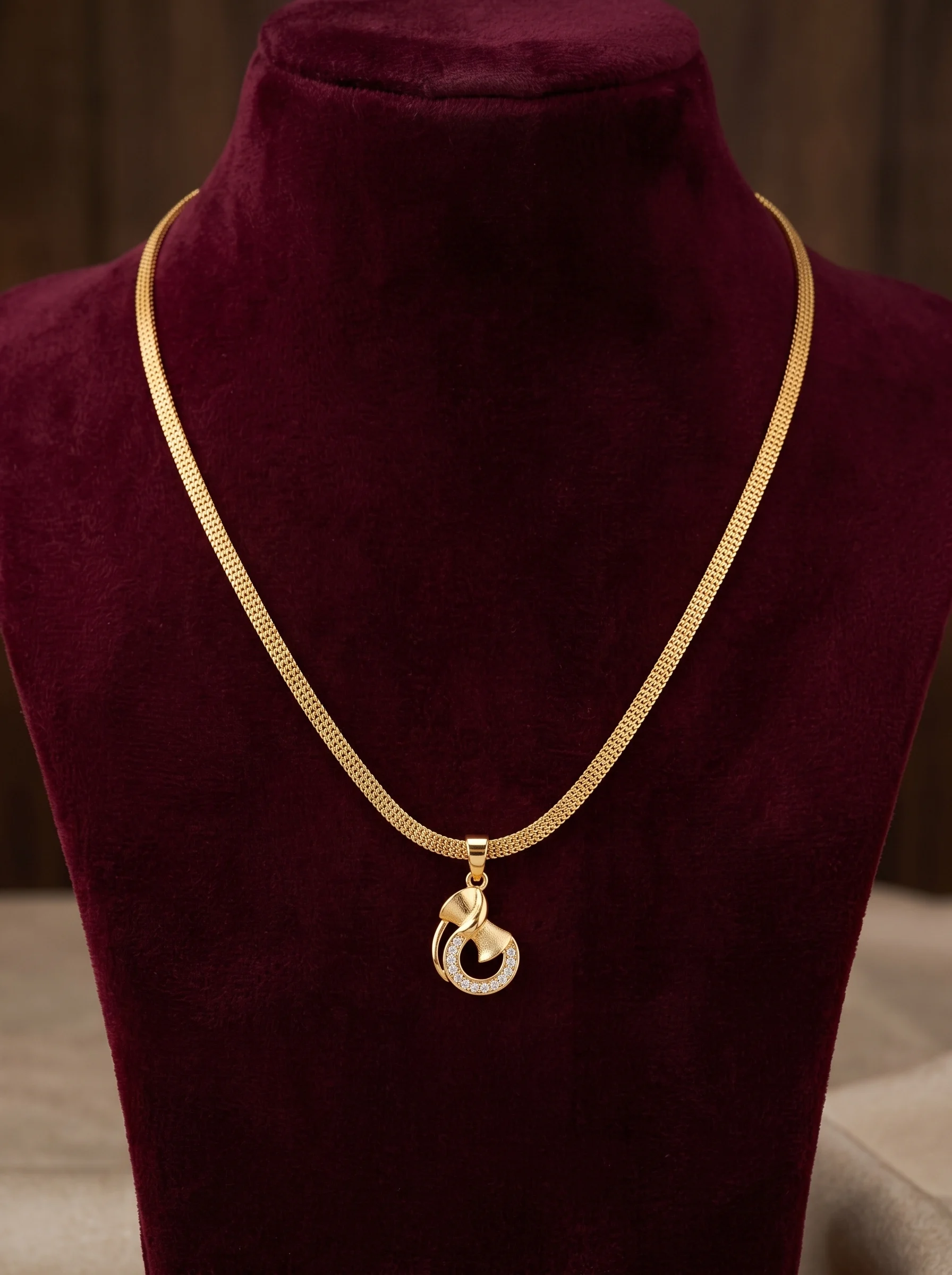 Gold Finish Modern Loop Pendant Chain - Image 4