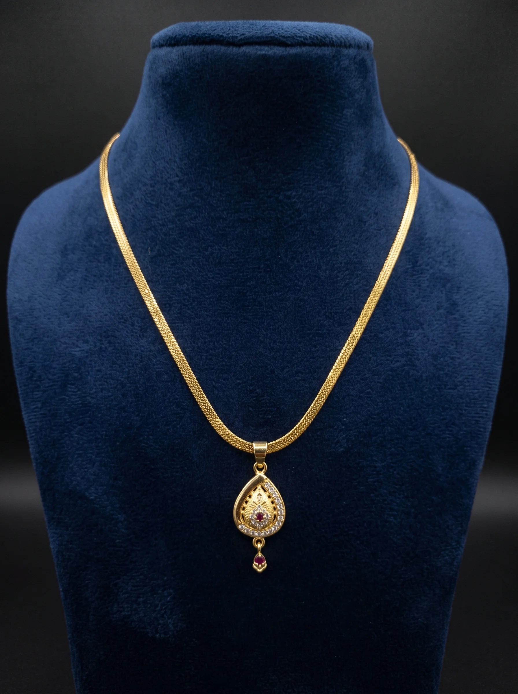 Stylish Gold Pendant Chain - Image 5