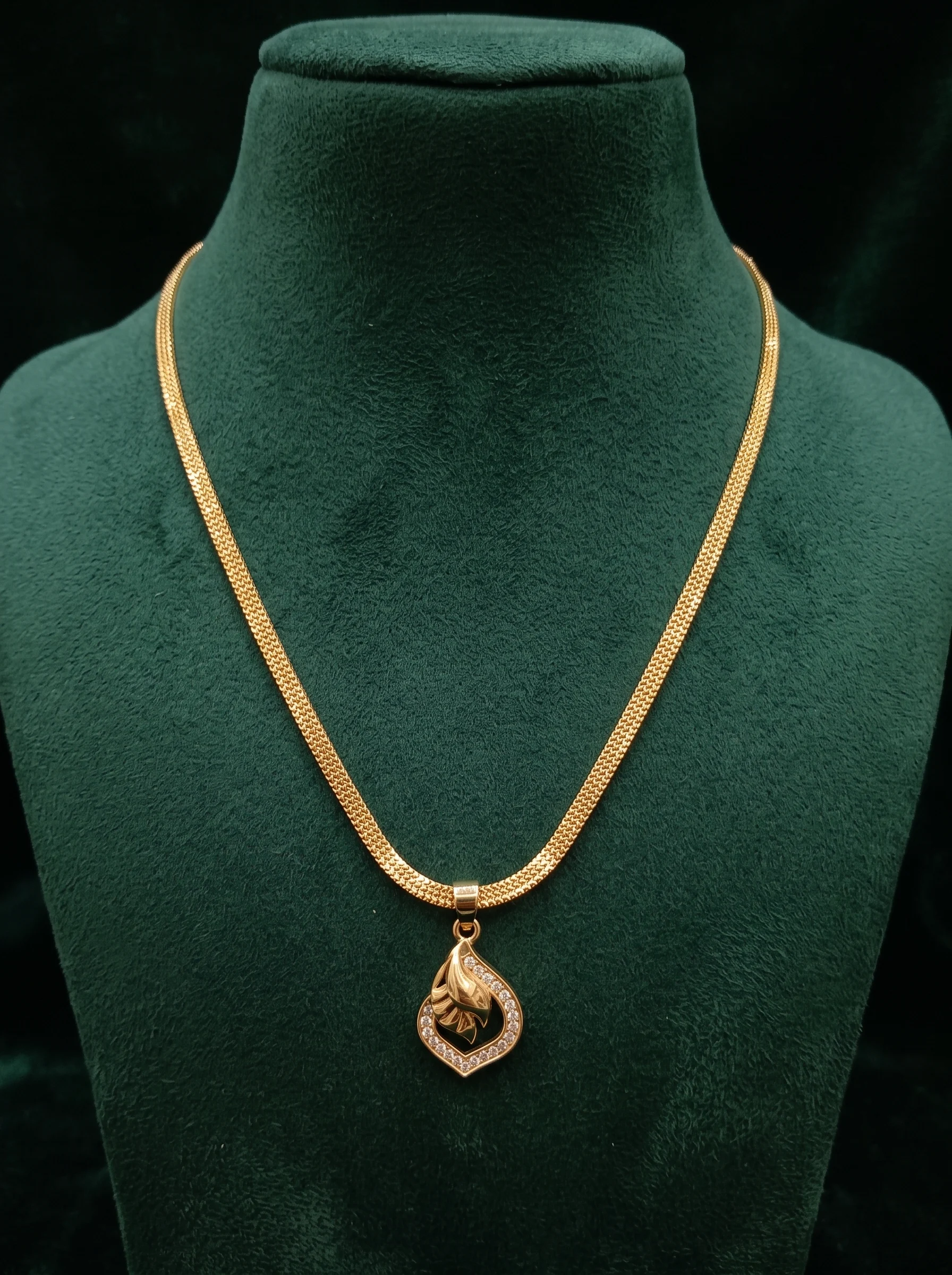 Fine Gold Pendant Necklace - Image 5