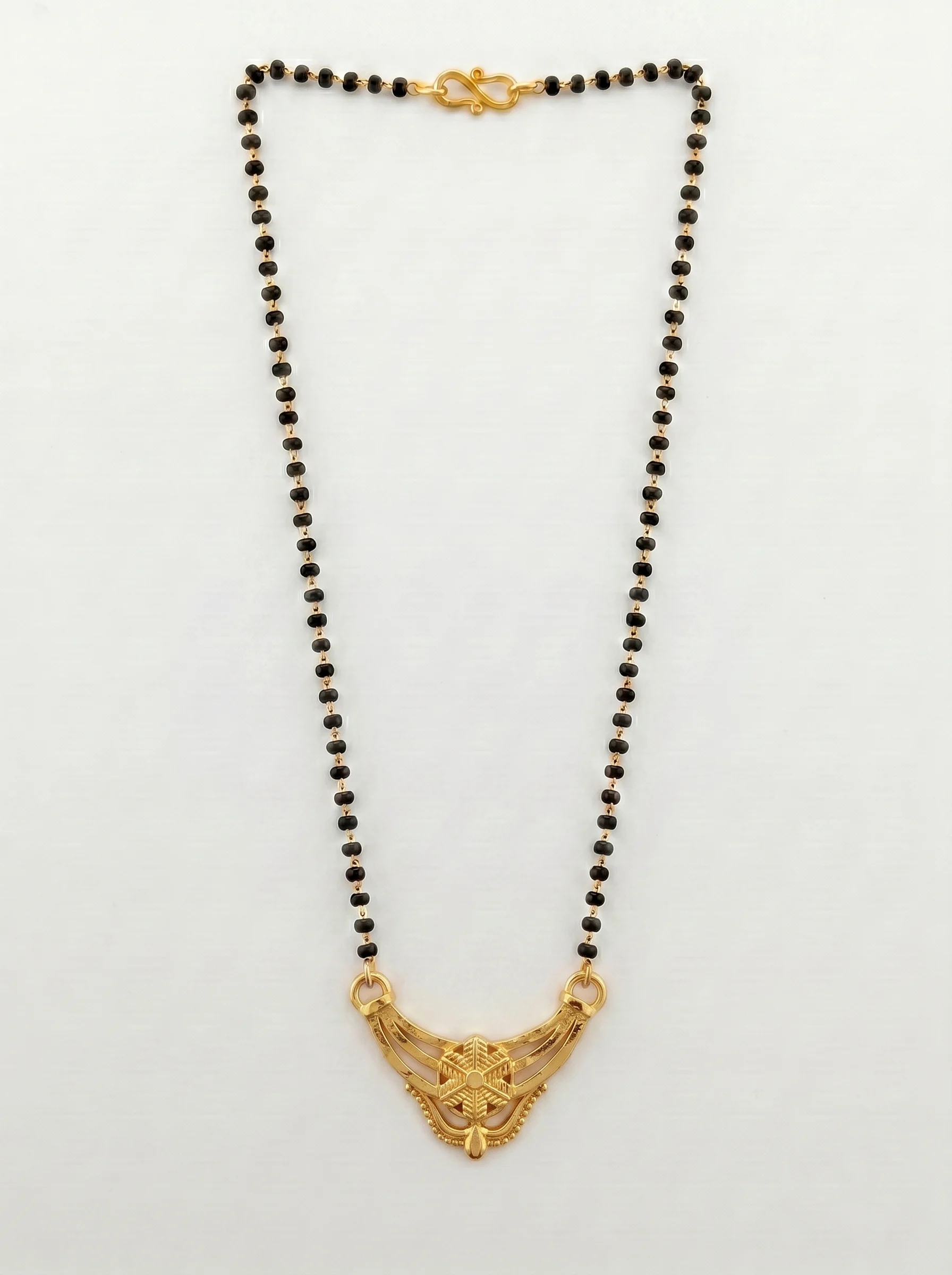 Minimal Gold Pendant Black Bead Mangalsutra