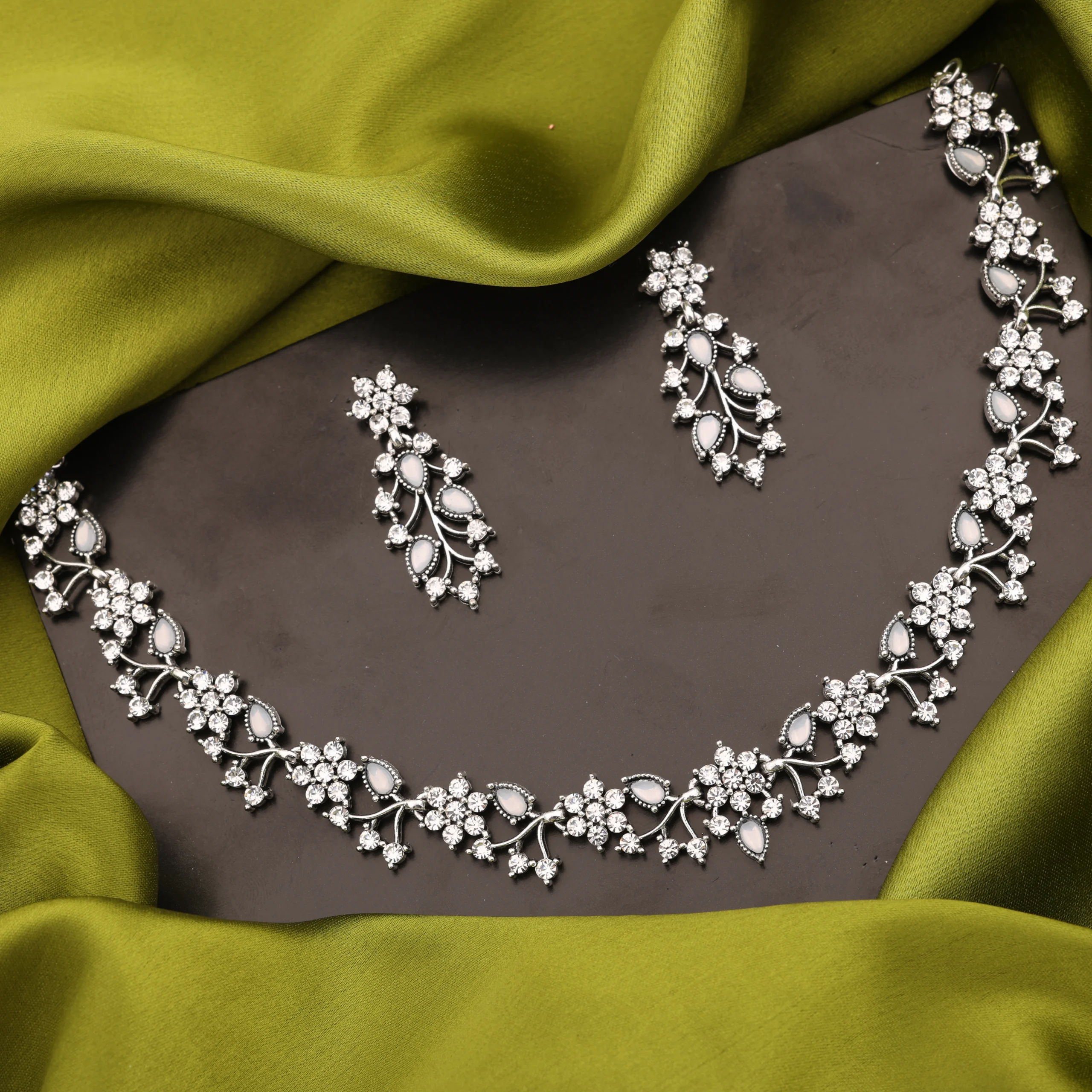 Silver Floral Necklace Set