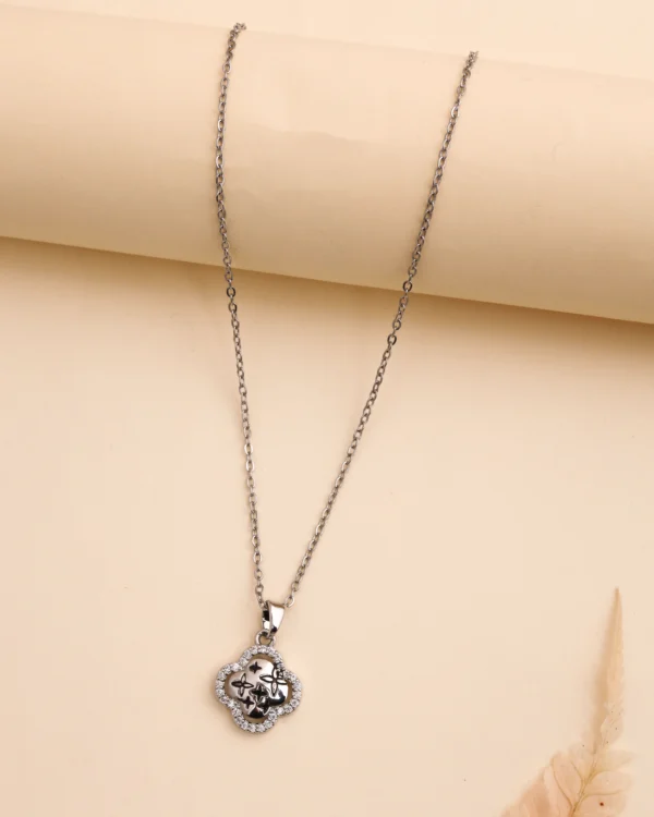 Silver Fashion Pendant Necklace