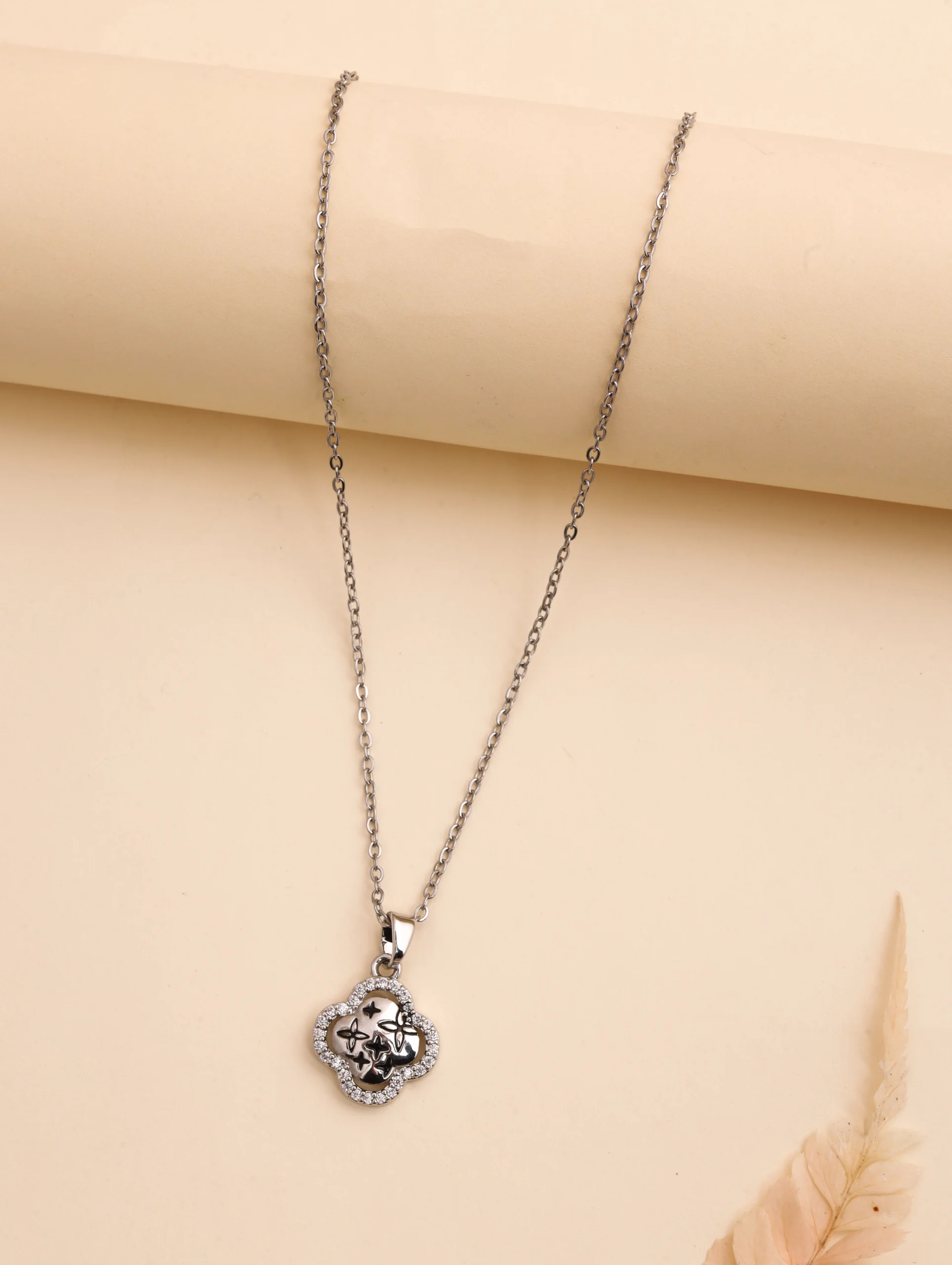 Silver Fashion Pendant Necklace