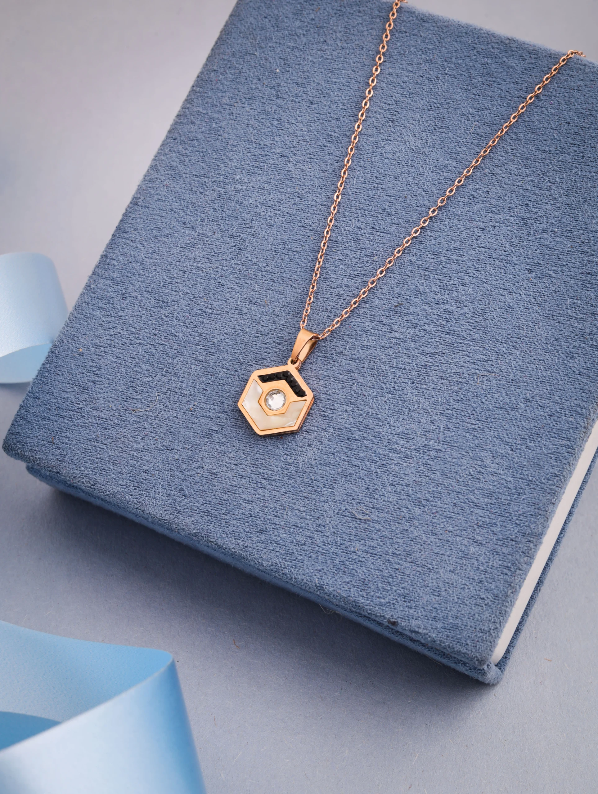 Rose Gold Fashion Necklace - Image 2