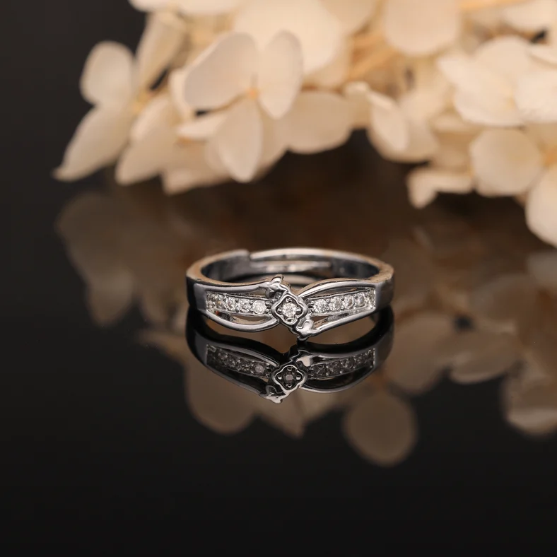 Silver Leaf Embrace Ring