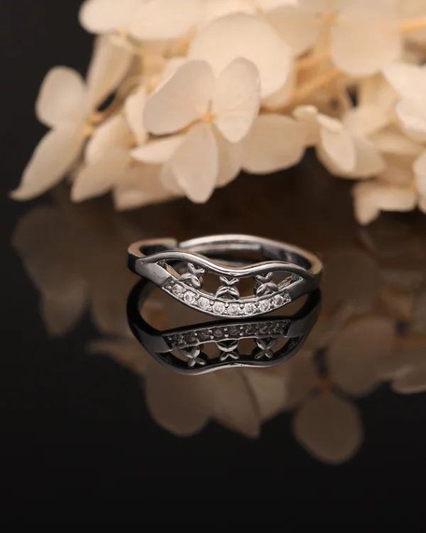 Silver Leaf Curve Crystal Ring