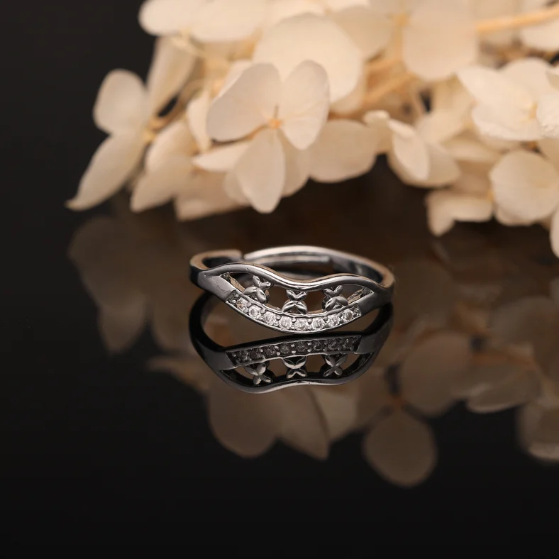 Silver Leaf Curve Crystal Ring