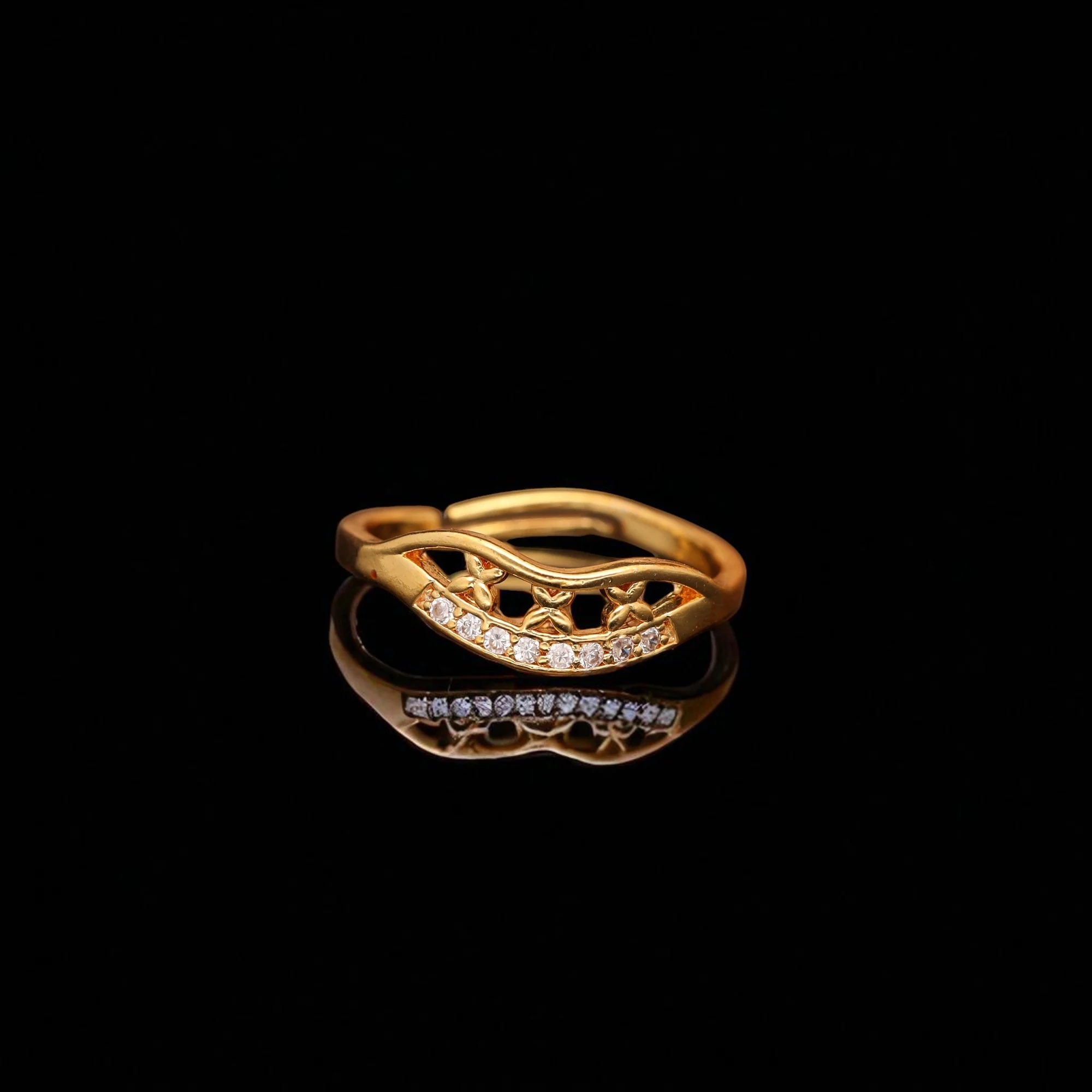 Crystal Heart Wave Gold Ring - Image 5