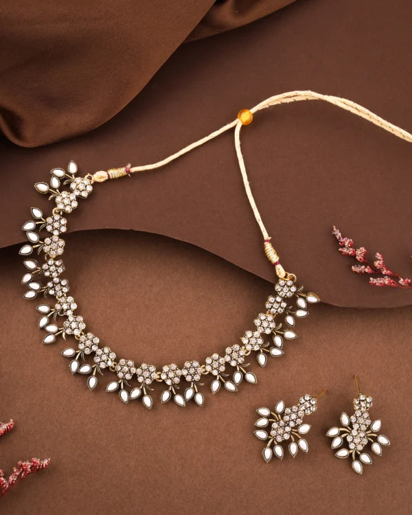 White Floral Leaf Necklace Set