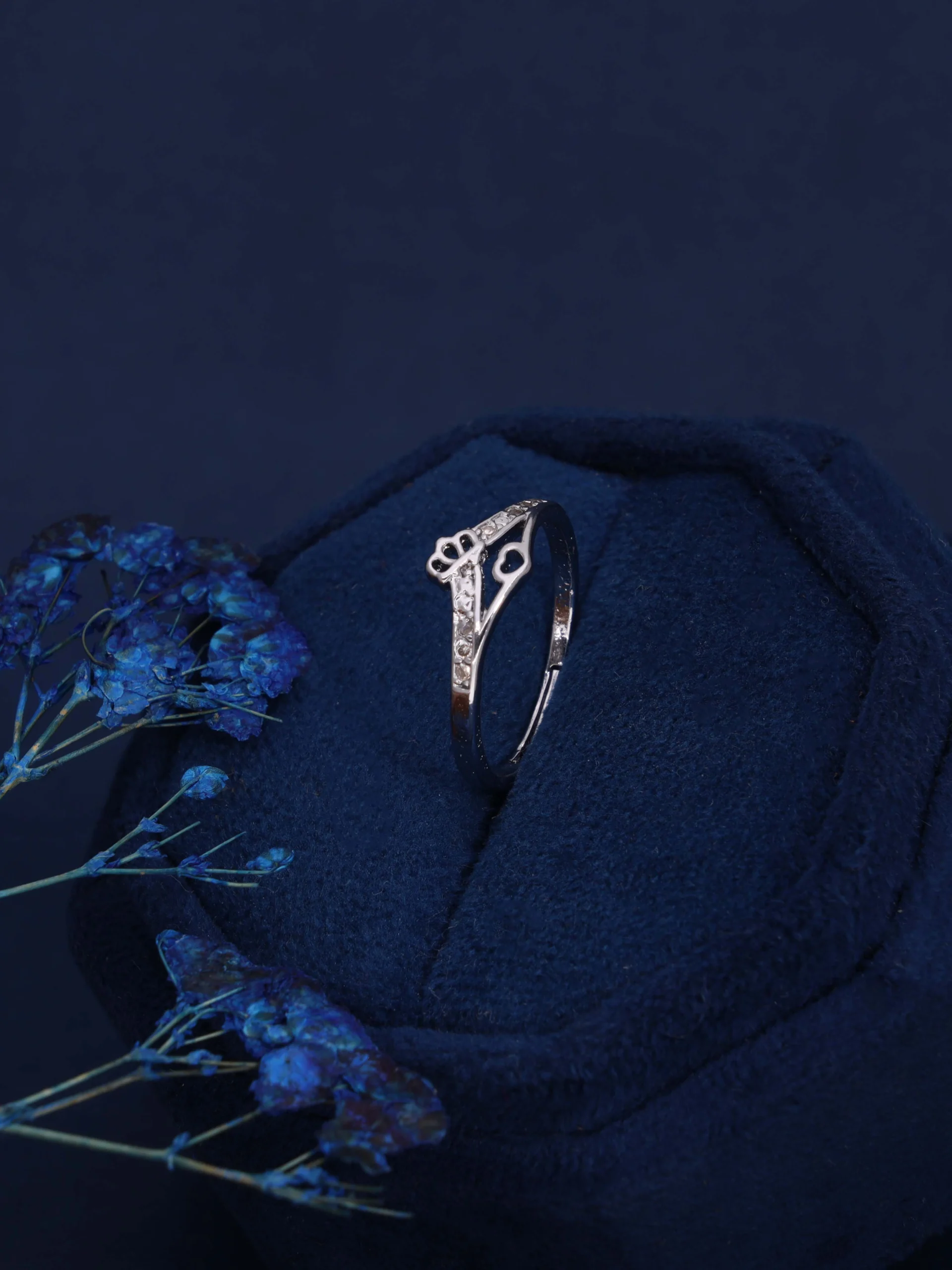 Silver Leaf Crystal Ring - Image 3
