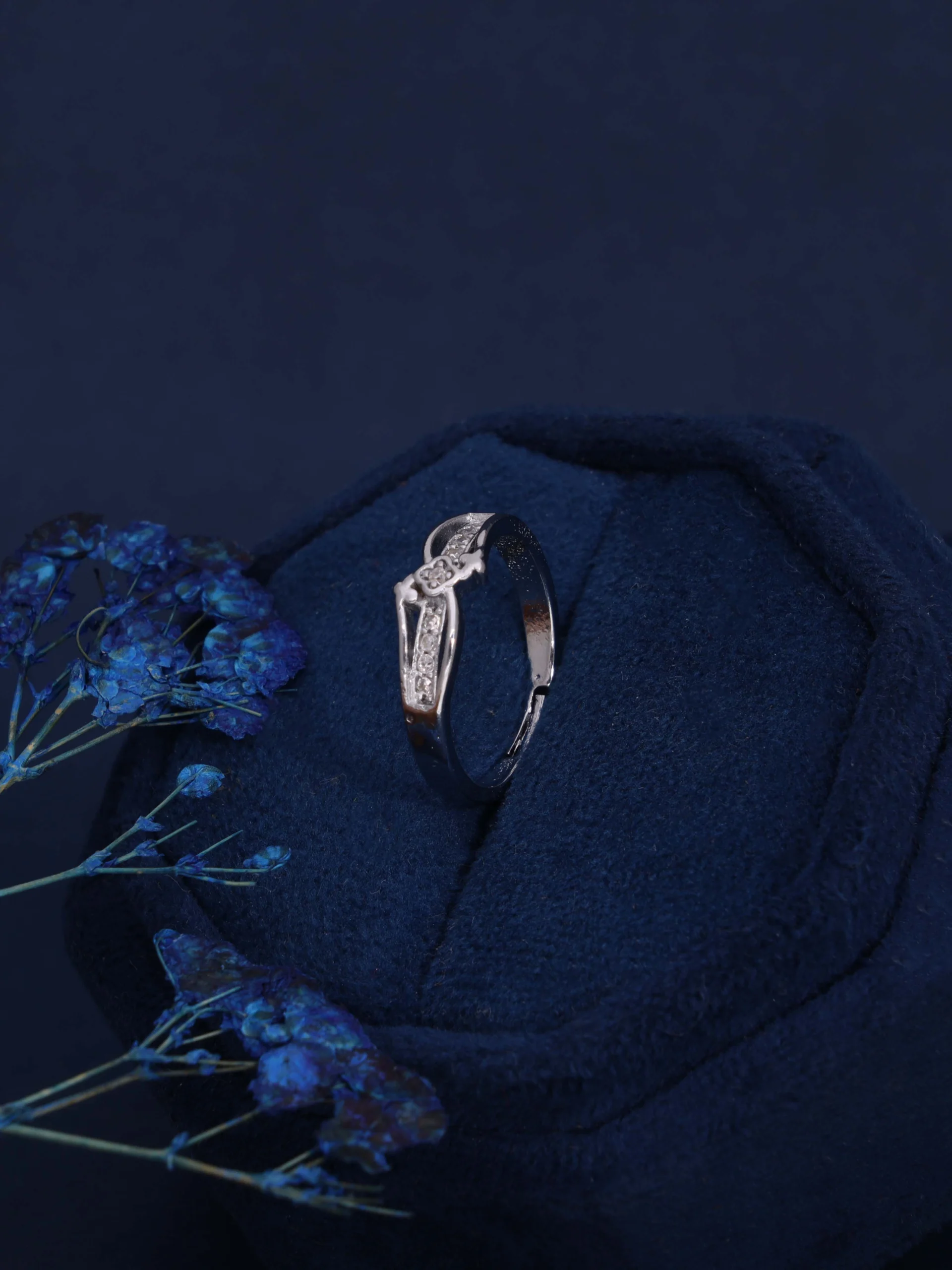 Silver Leaf Embrace Ring - Image 5