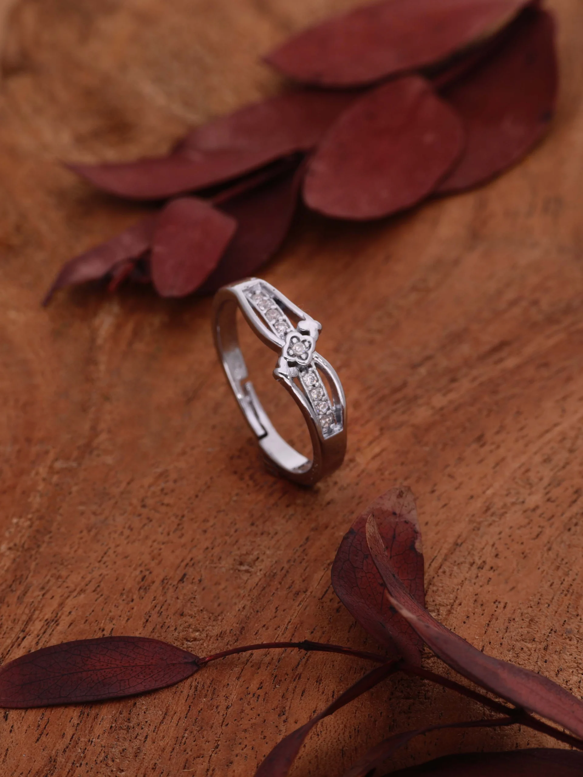 Silver Leaf Embrace Ring - Image 6