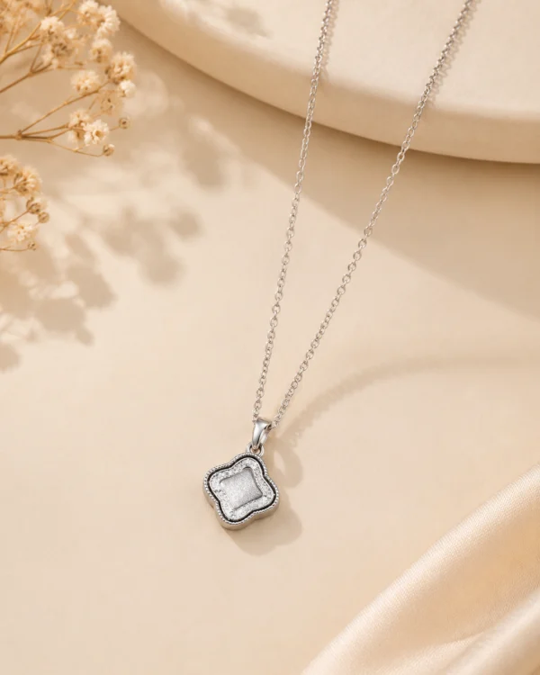 Silver Fashion Pendant Necklace