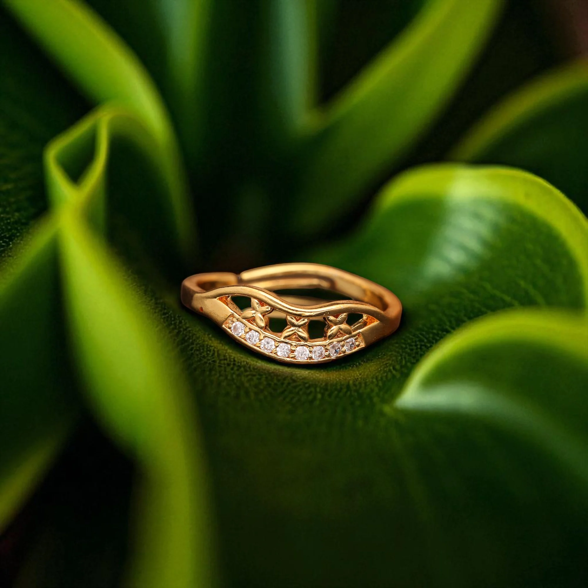 Crystal Heart Wave Gold Ring - Image 2