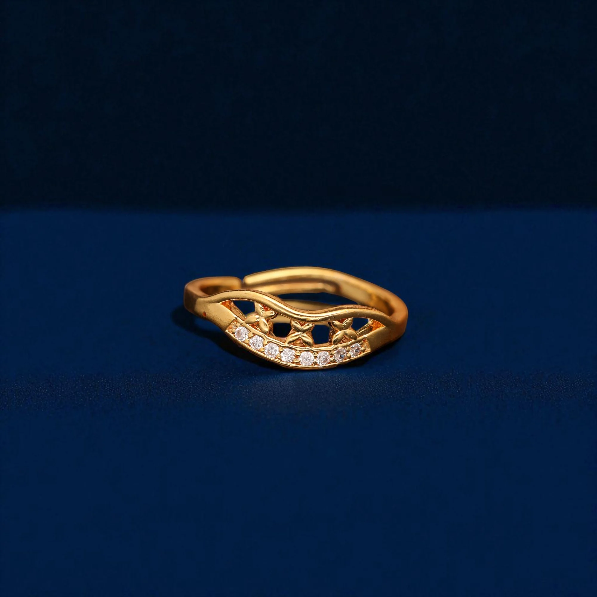 Crystal Heart Wave Gold Ring - Image 4
