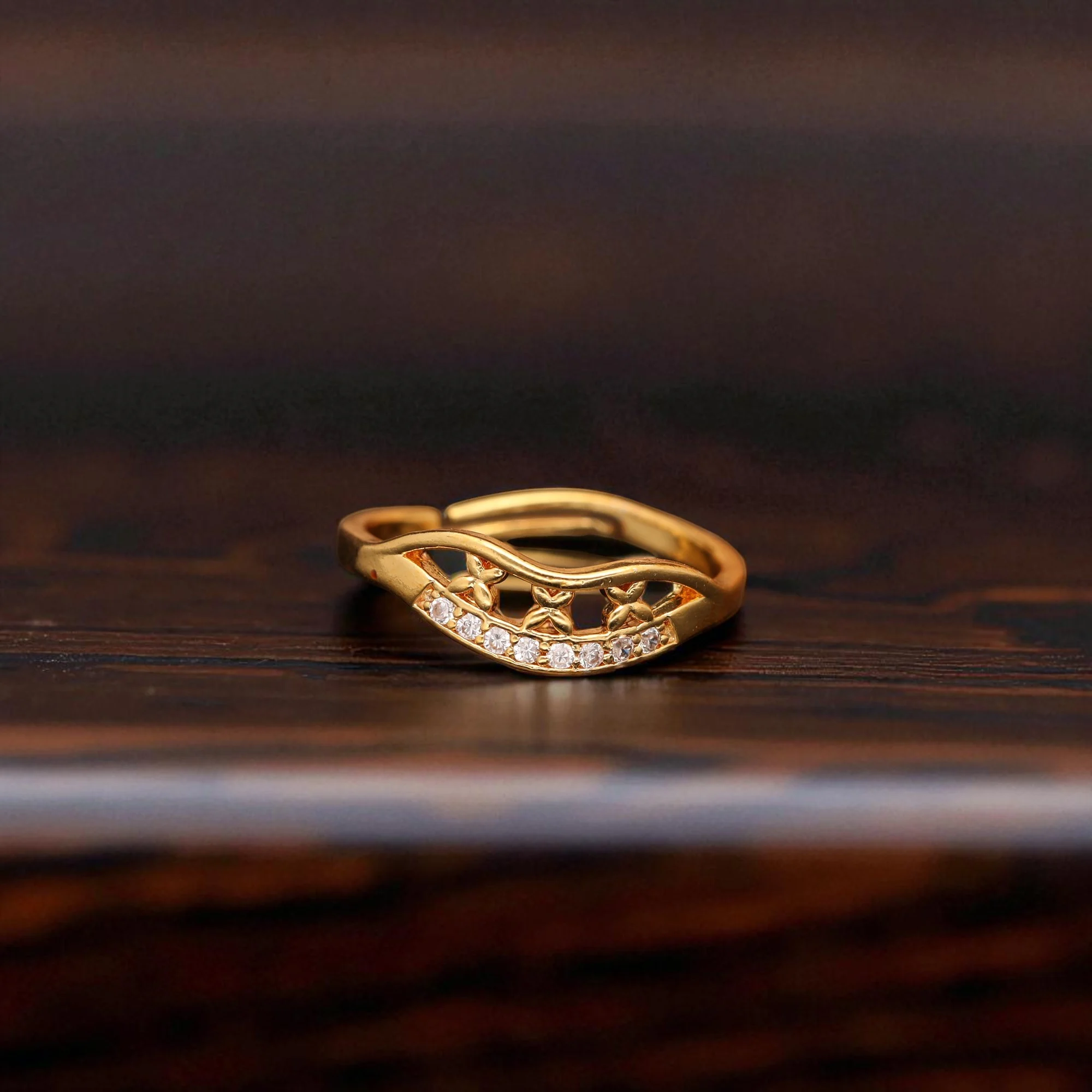 Crystal Heart Wave Gold Ring - Image 3