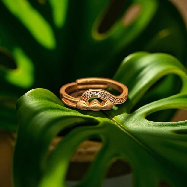 Crystal Heart Gold Ring - Image 5