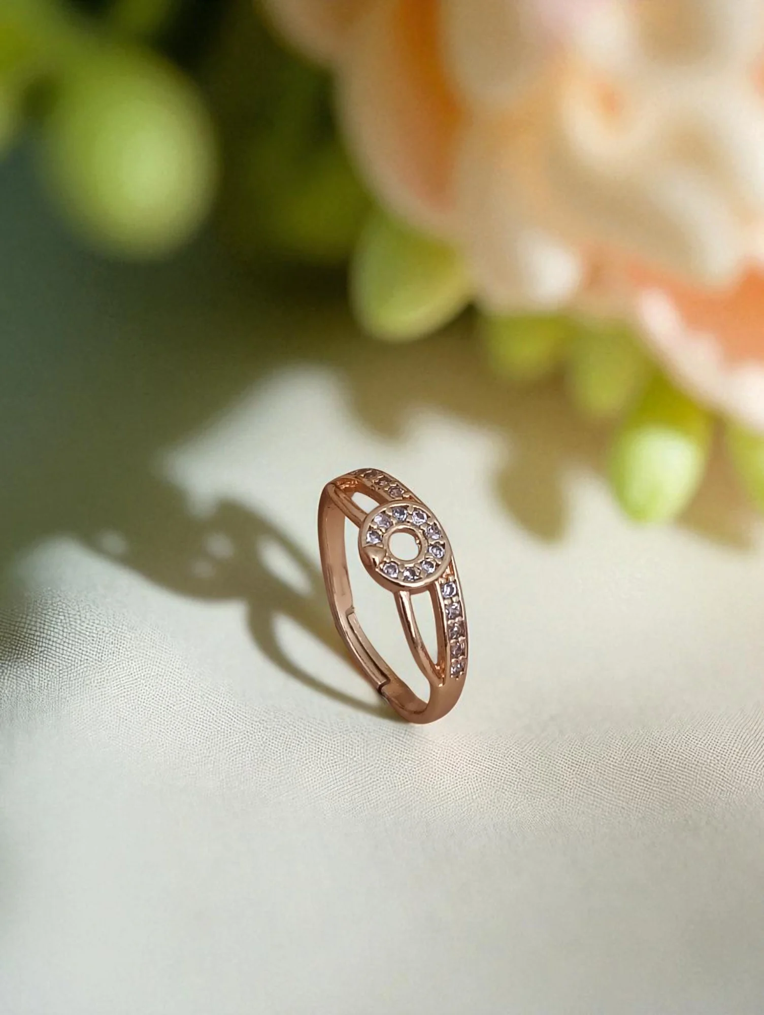 Rose Halo Twist Ring - Image 2