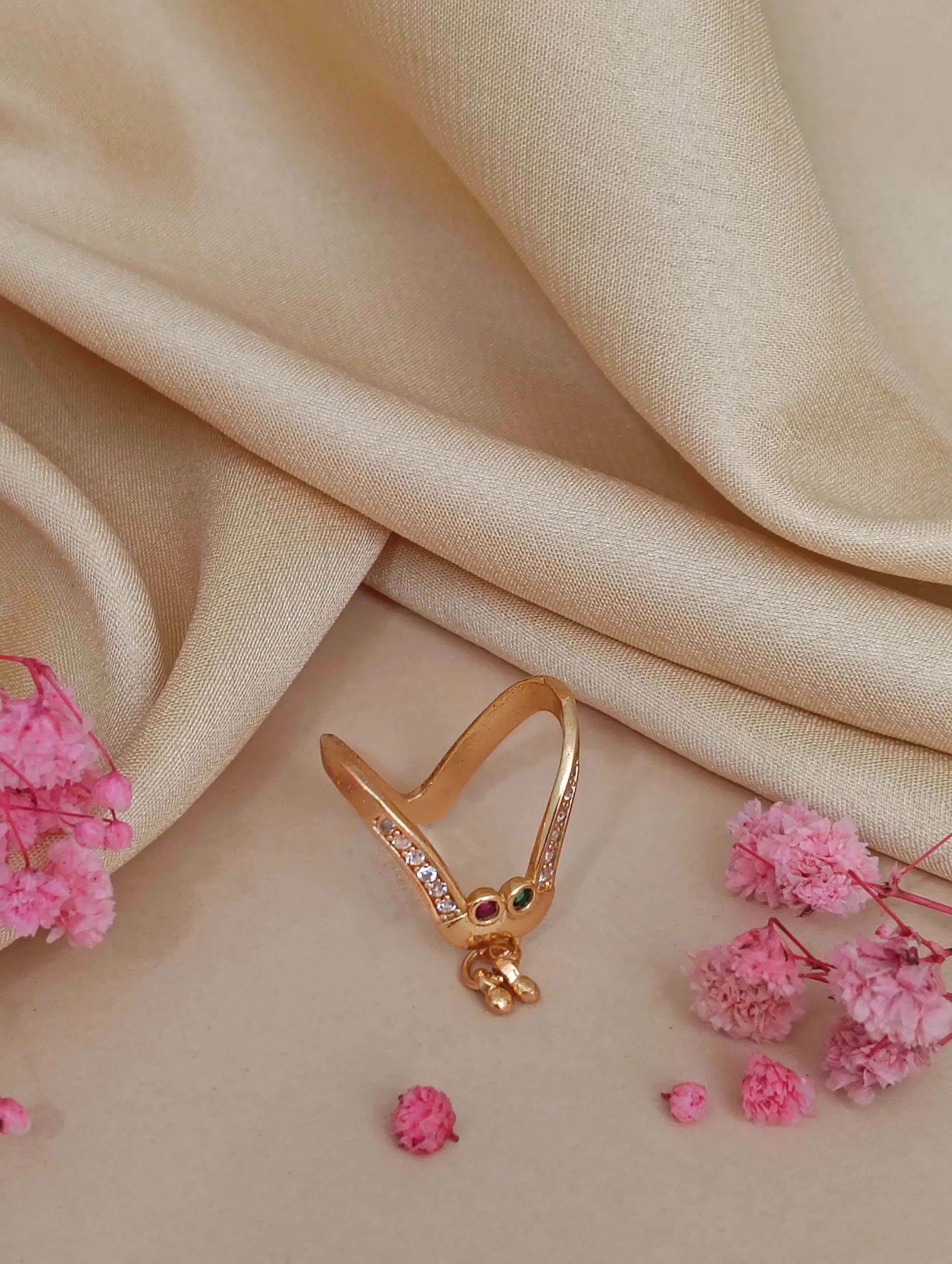 Multicolor V-Drop Ring