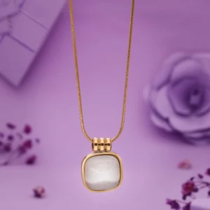 Elegant Chain Pendant