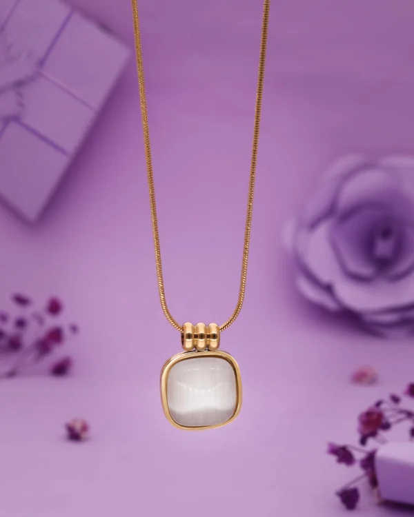 Elegant Chain Pendant