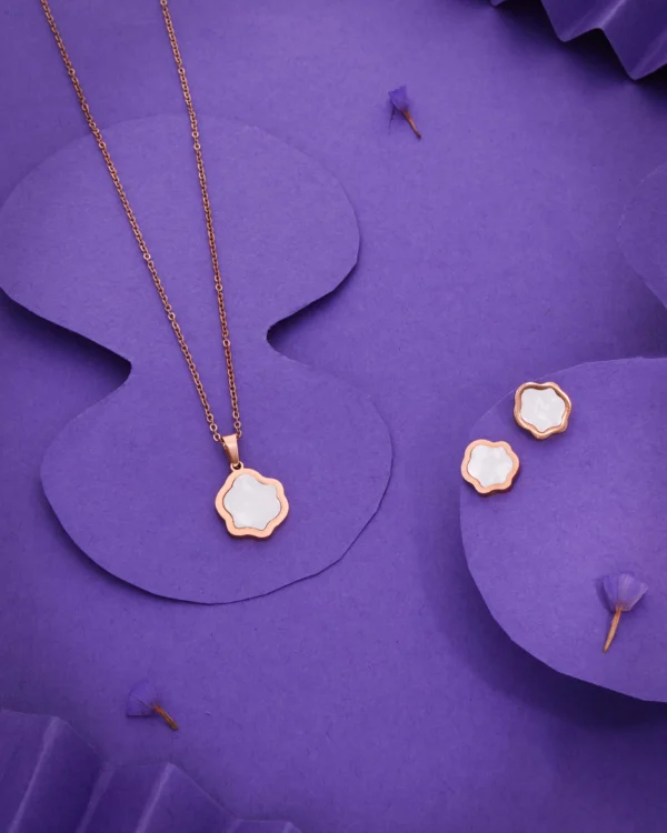 Elegant Chain Pendant with Earrings