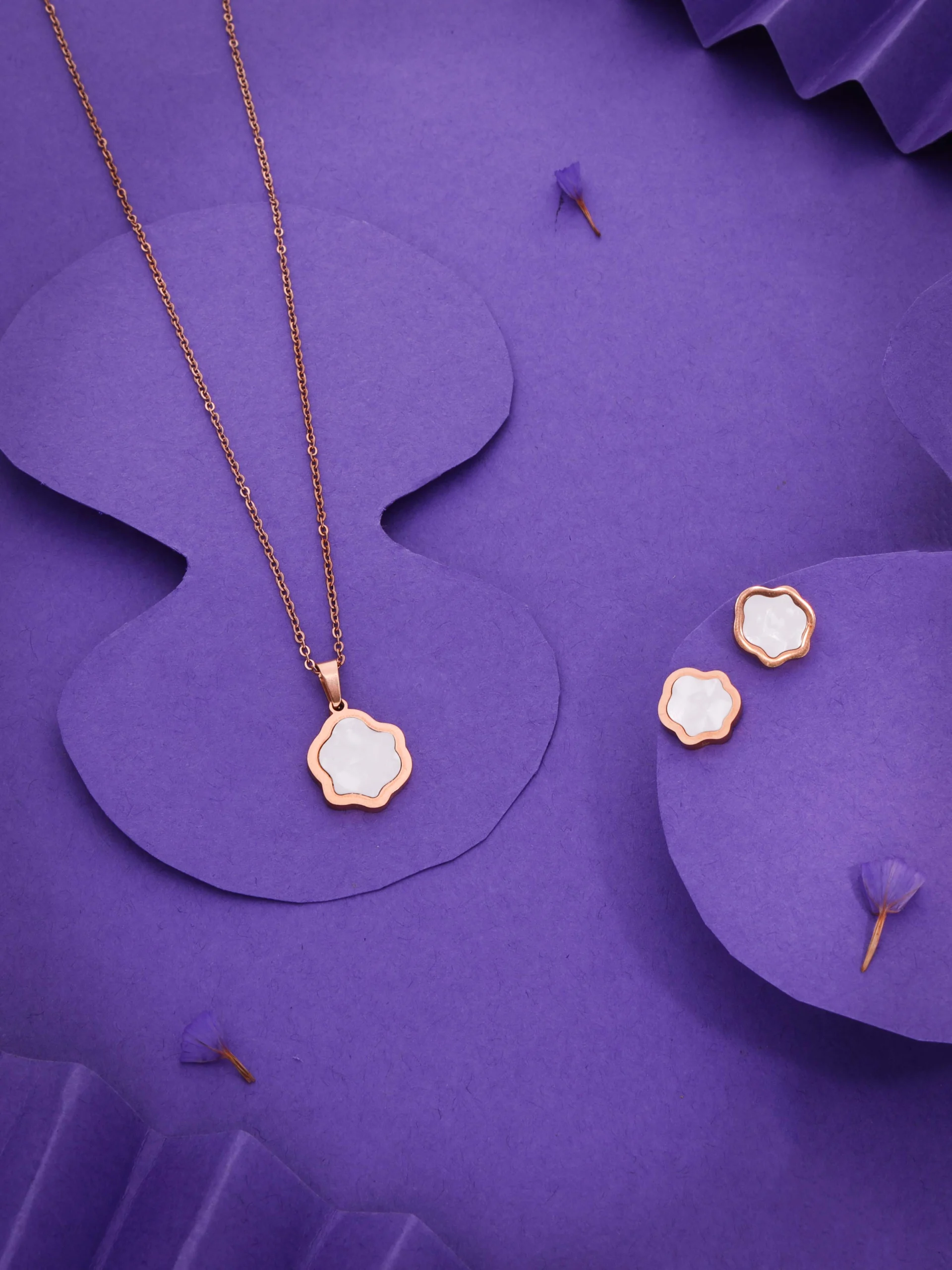 Elegant Chain Pendant with Earrings