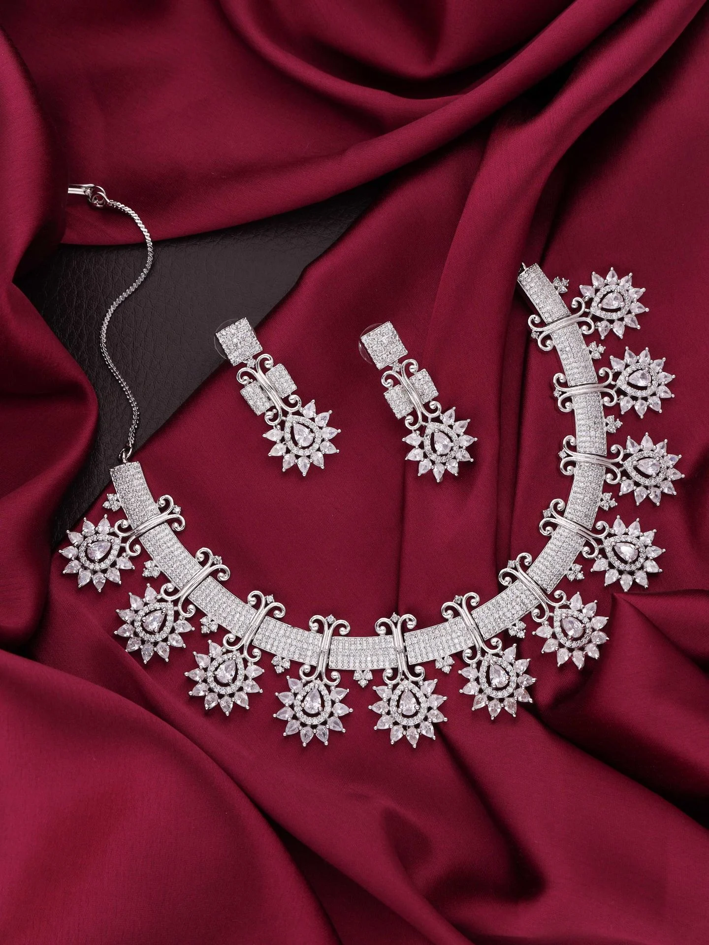 Silver Starburst Necklace Set - Image 2