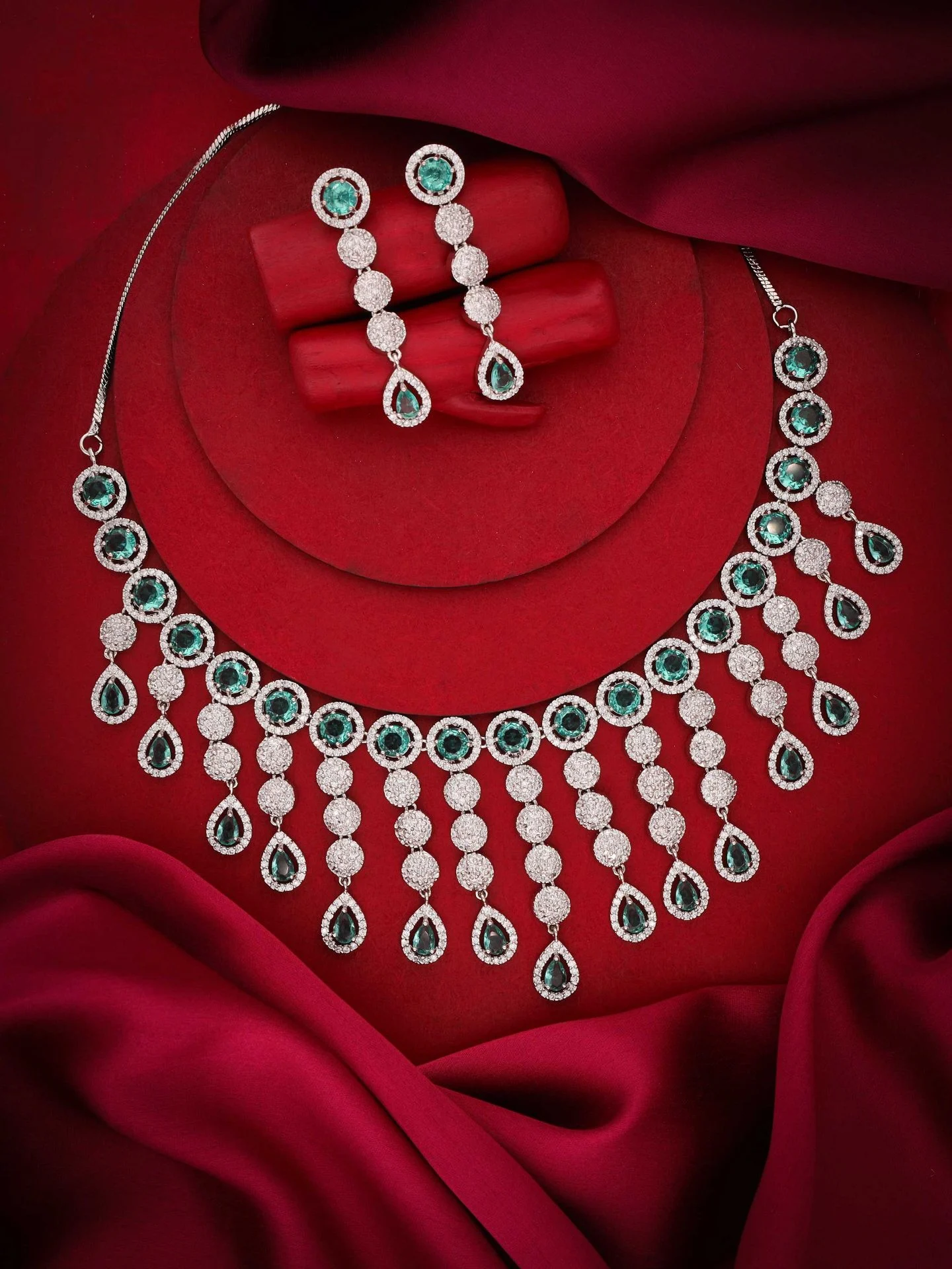 Emerald Teardrop Necklace Set - Image 3