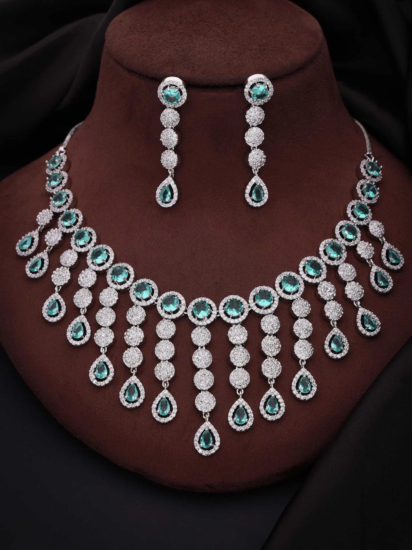 Emerald Teardrop Necklace Set - Image 2