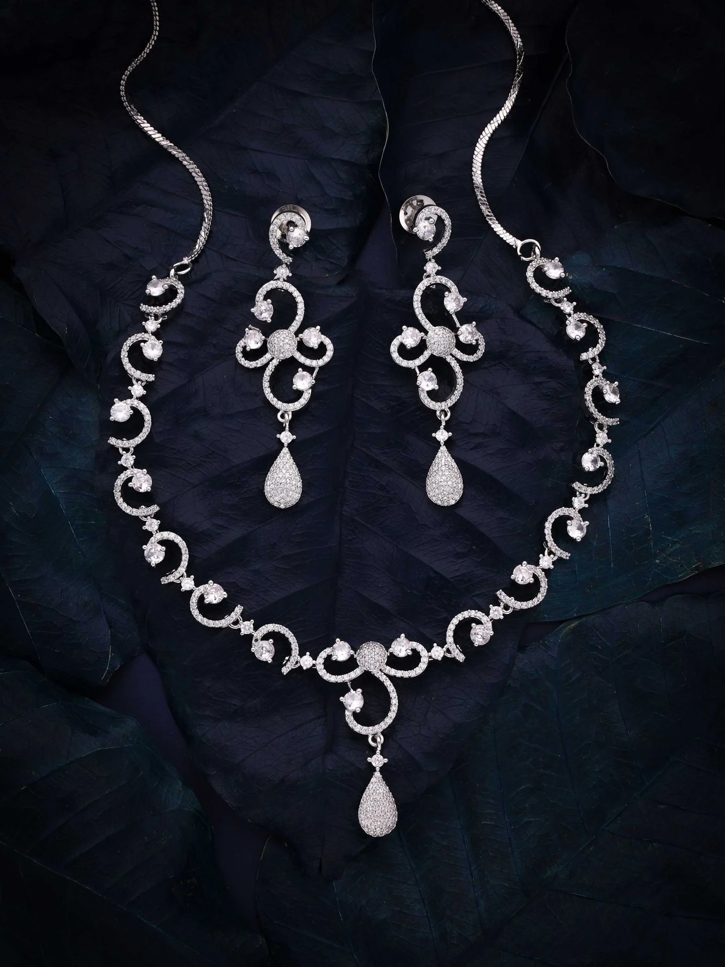 Elegant Circular Necklace Set - Image 3