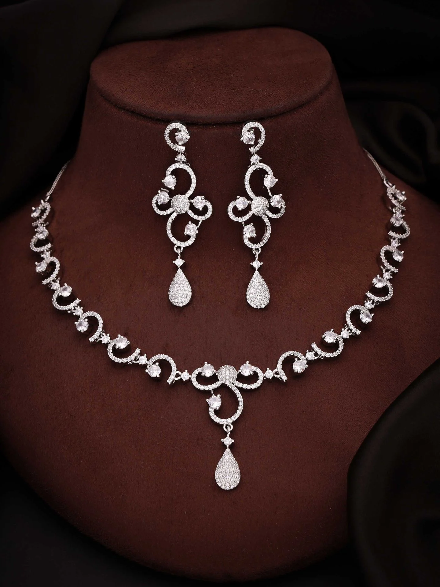 Elegant Circular Necklace Set - Image 2