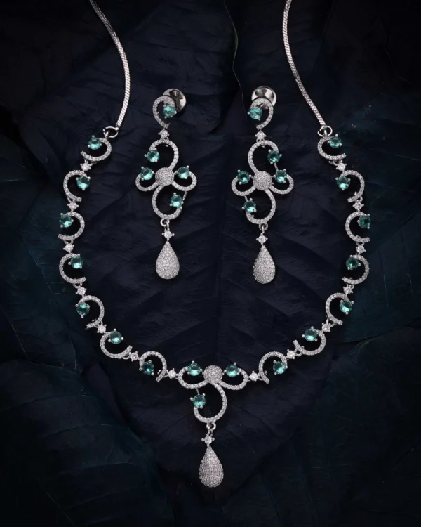 Emerald Circular Necklace Set
